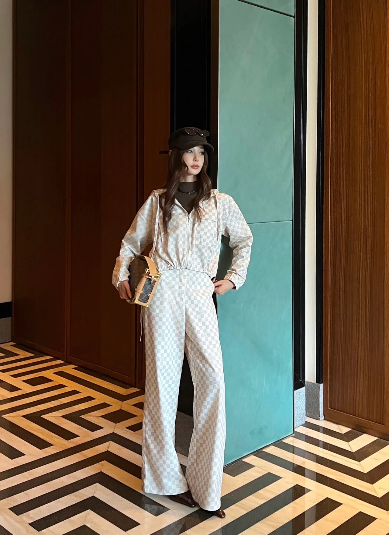 Брюки Женские Louis Vuitton 18221083
