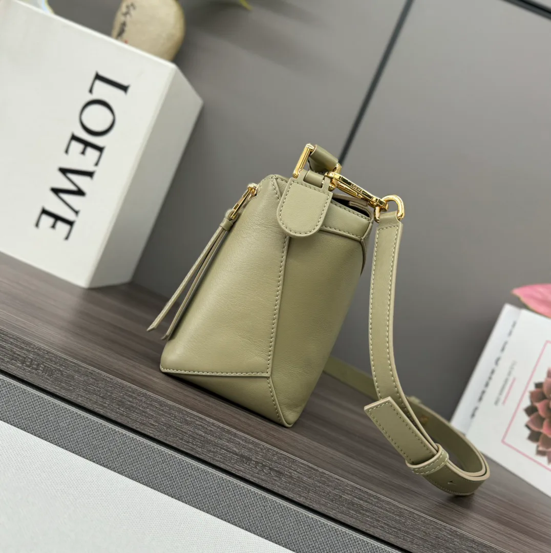 Классические Сумки Женские Loewe 11674664