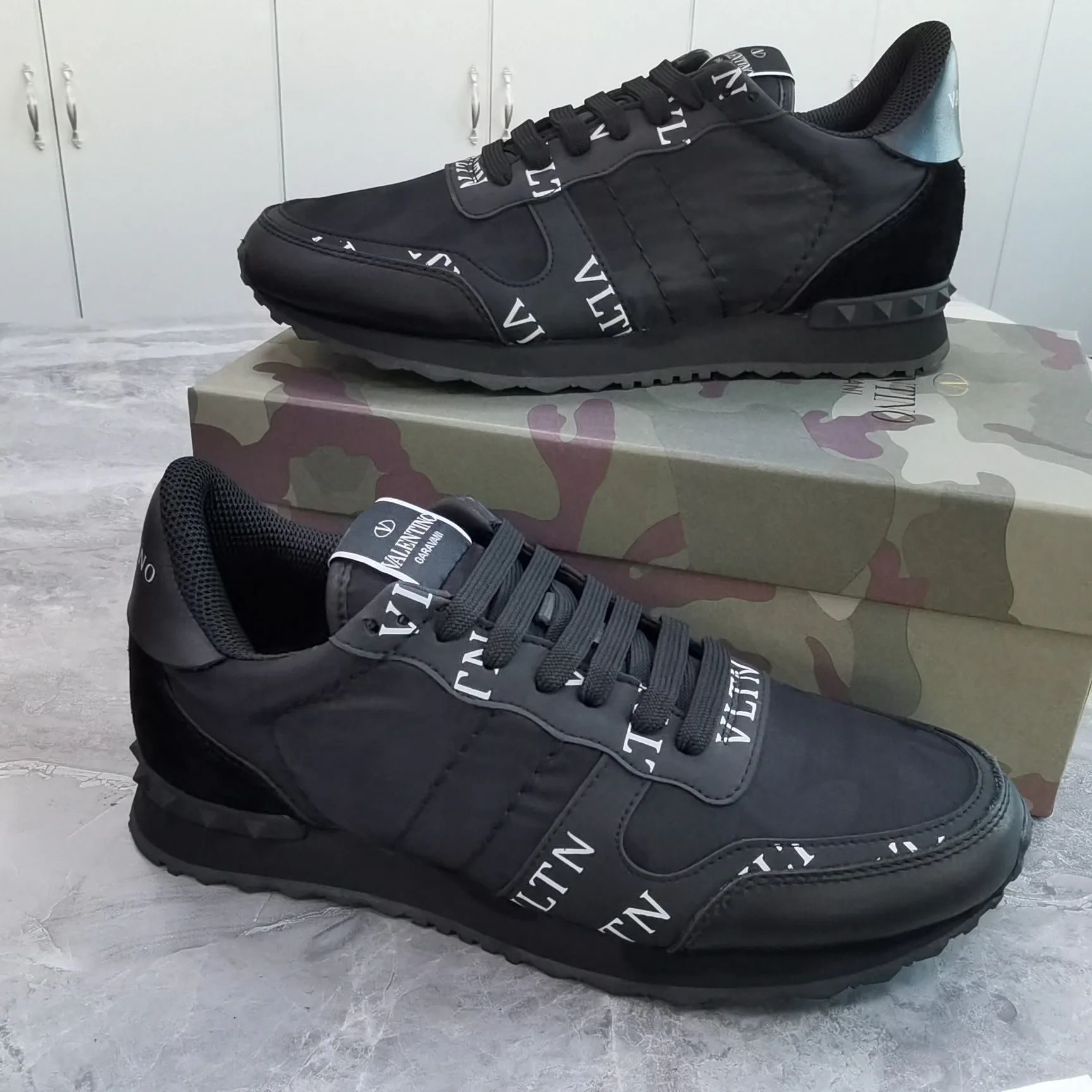 Кроссовки Женские Valentino 10736422