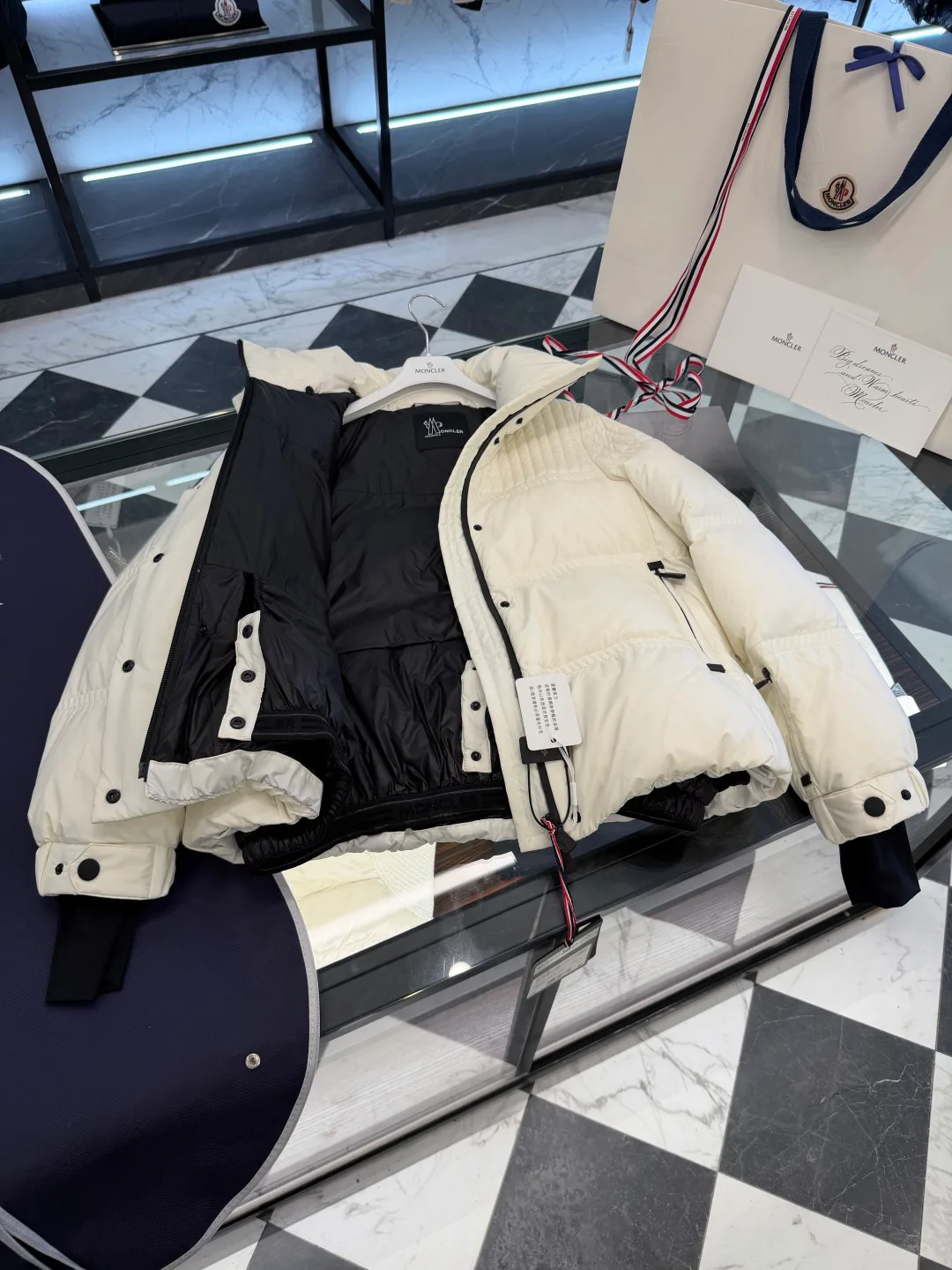 Куртки И Пуховики Женские Moncler 19245329