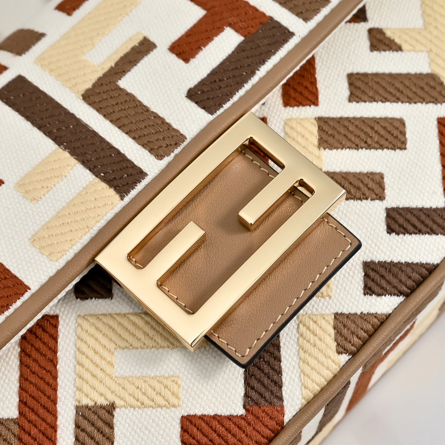 Классические Сумки Женские Fendi 18004258