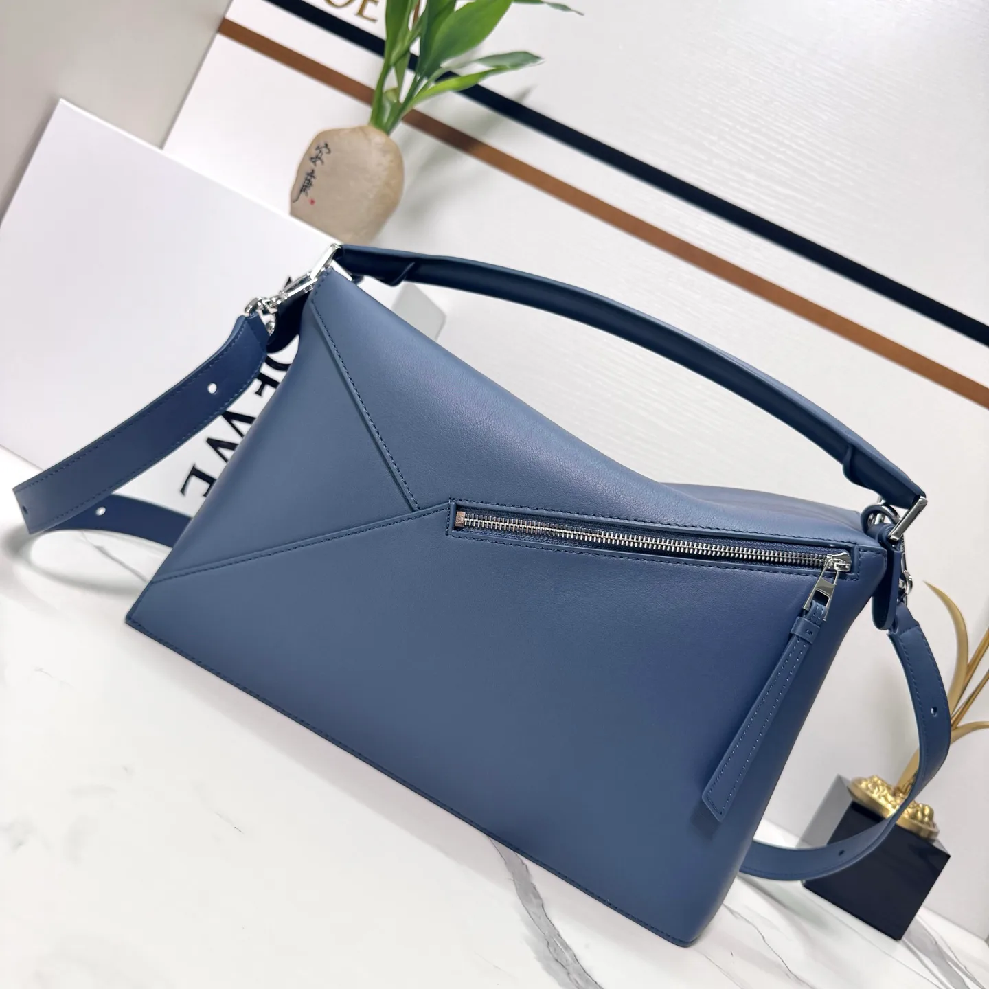 Классические Сумки Женские Loewe 18030370