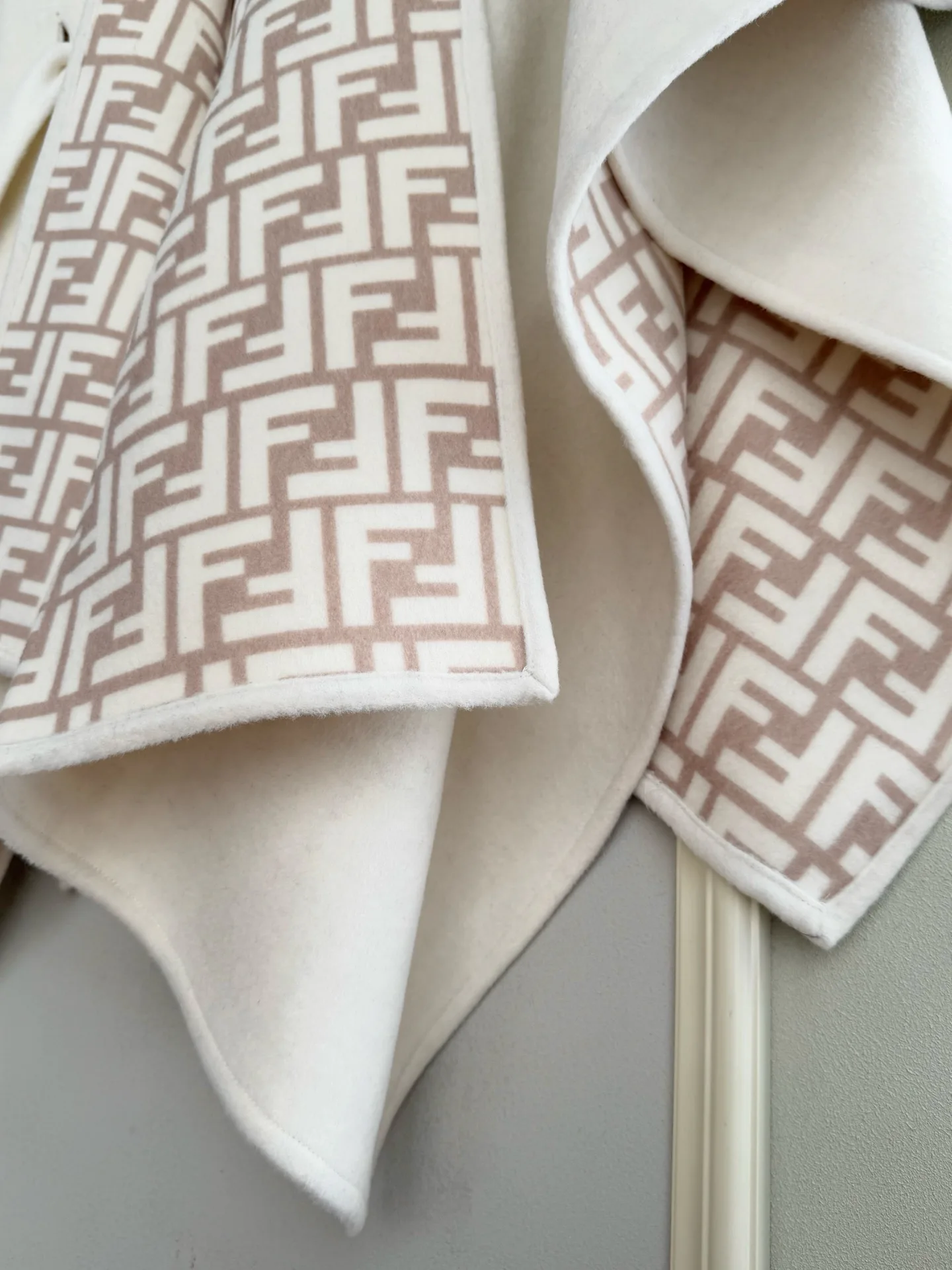 Пальто Женские Fendi 18275146