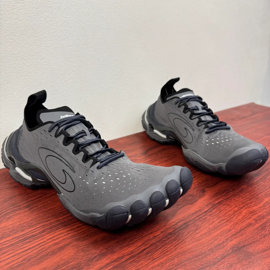 Кроссовки Женские Balenciaga 11393420