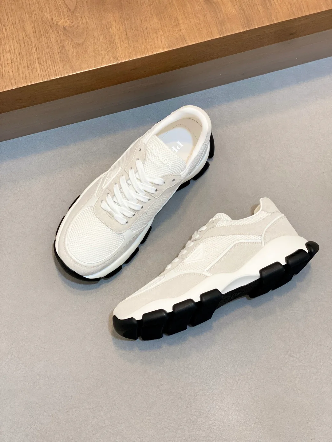 Кроссовки Женские Prada 18274609