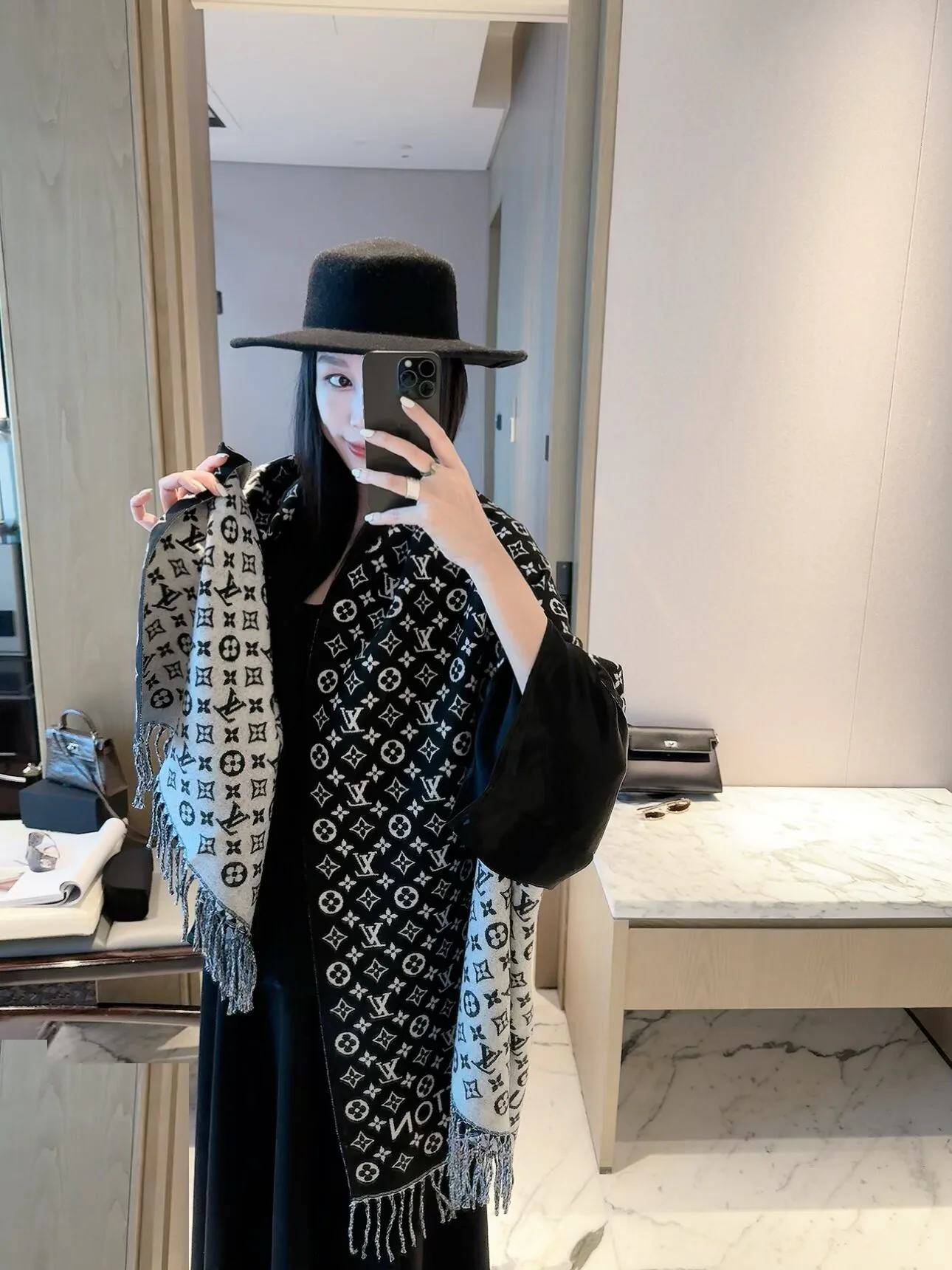Шарфы Louis Vuitton 18427094