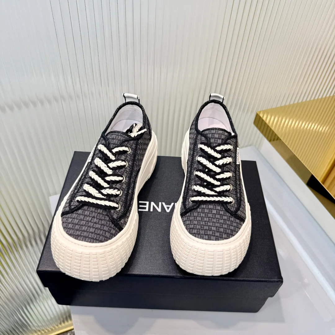 Кроссовки Женские Chanel 18366990