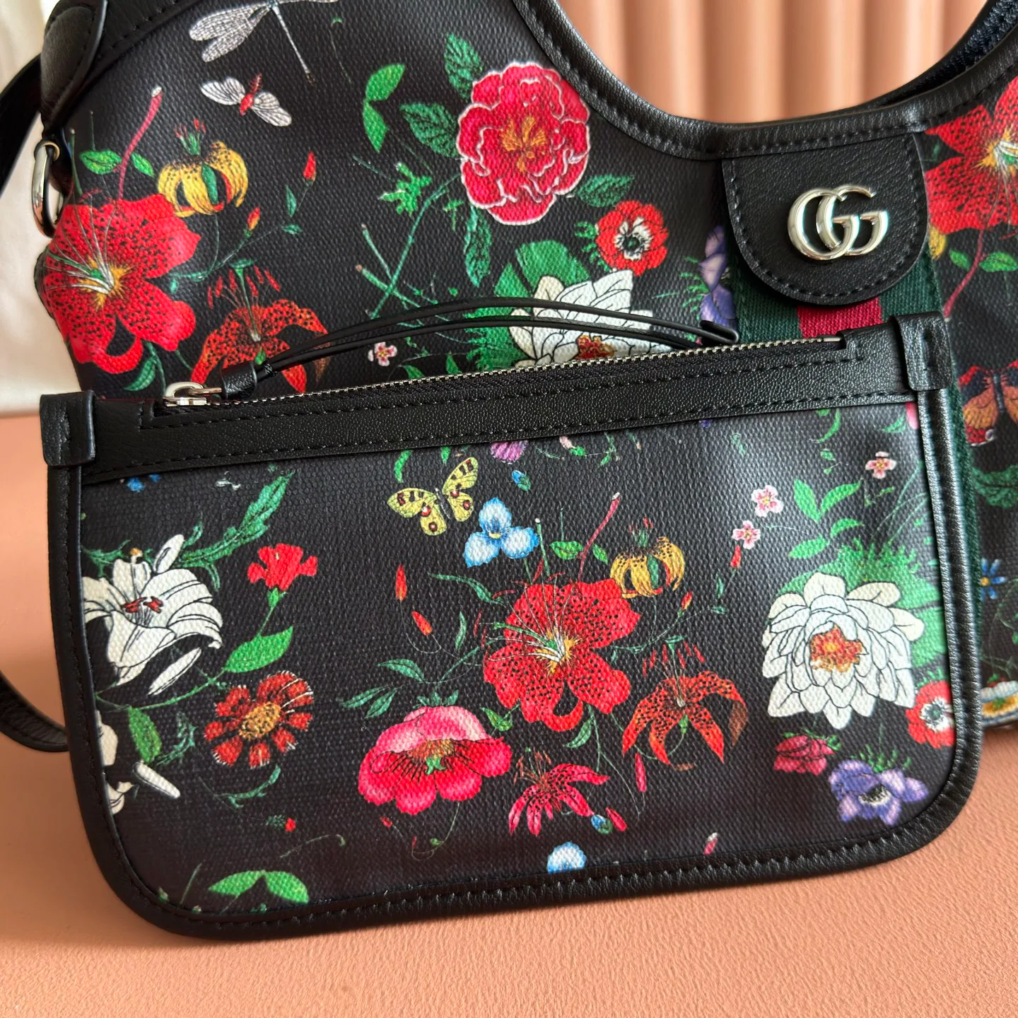 Классические Сумки Женские Gucci 18148092