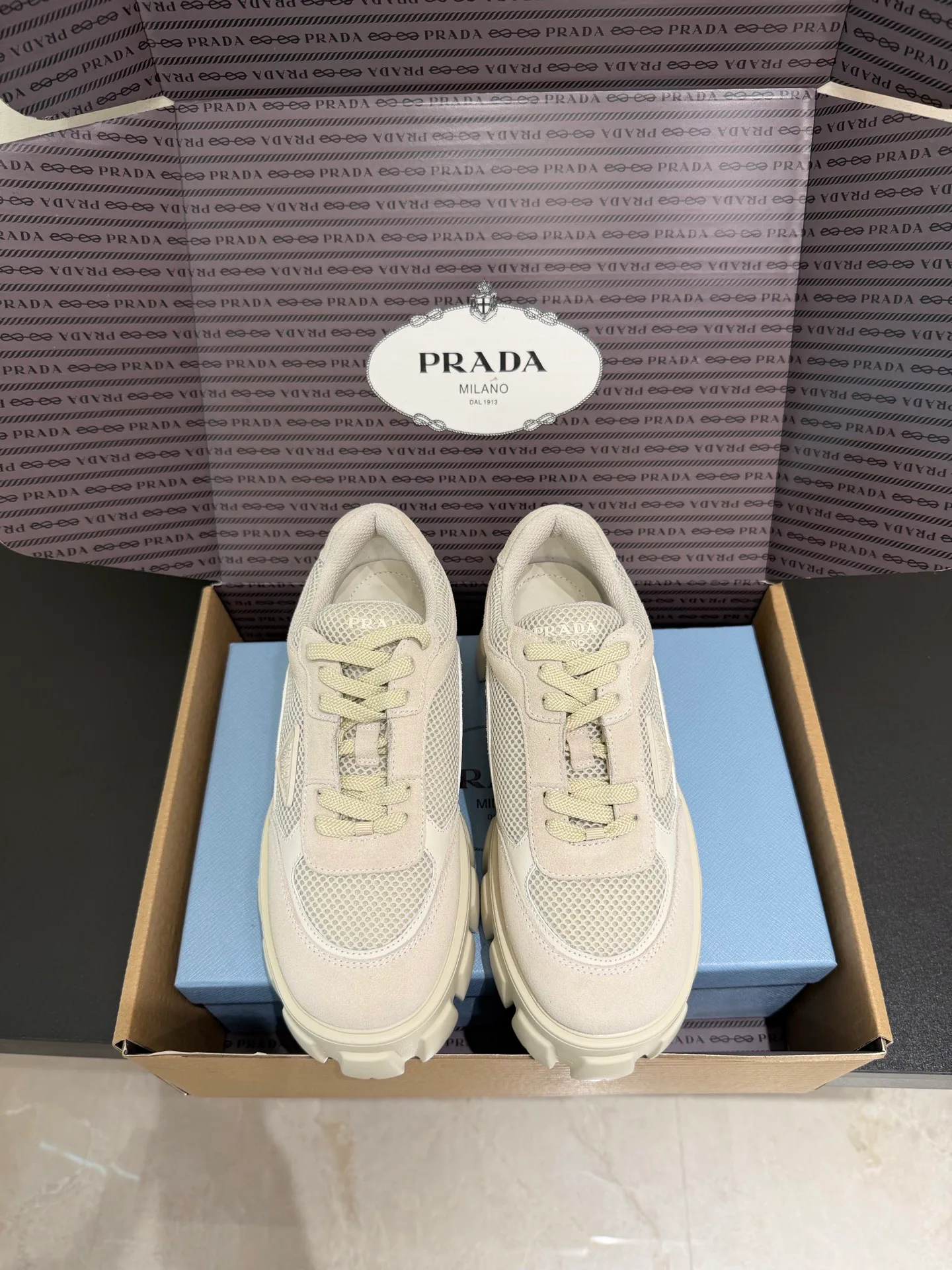 Кроссовки Женские Prada 18959244