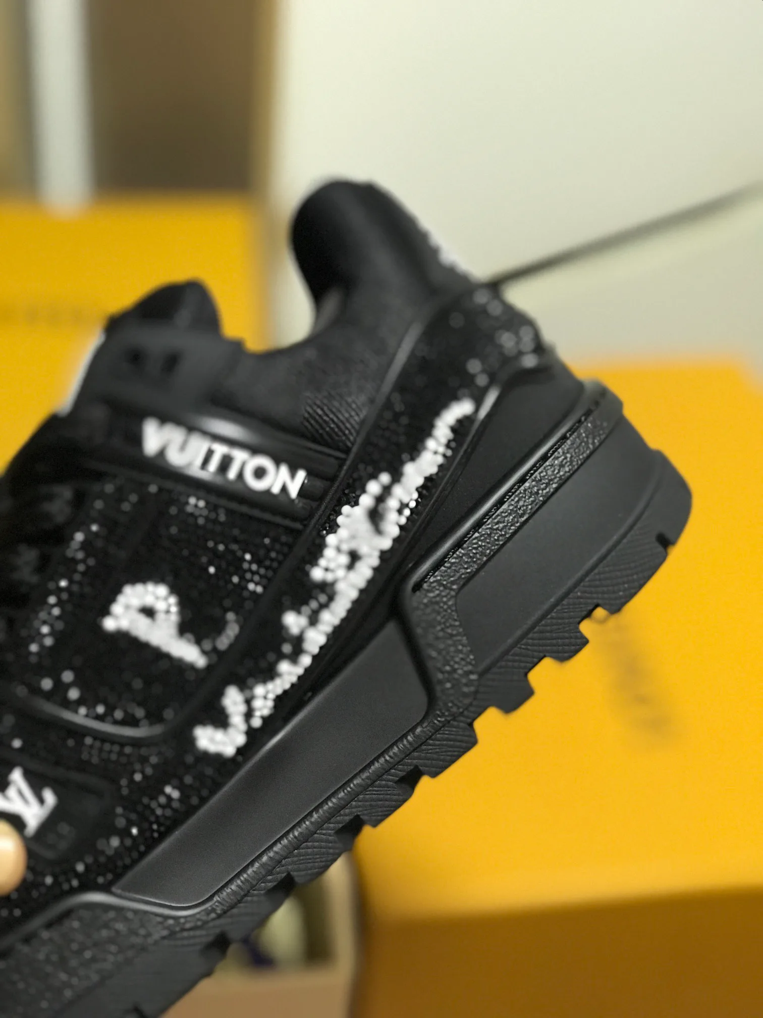 Кроссовки Женские Louis Vuitton 11707419