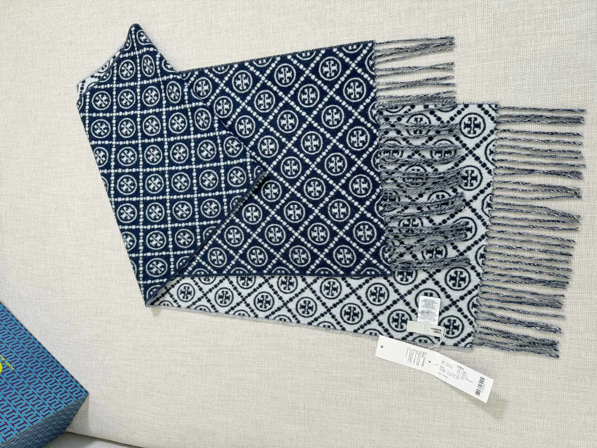 Шарфы Tory Burch 1750