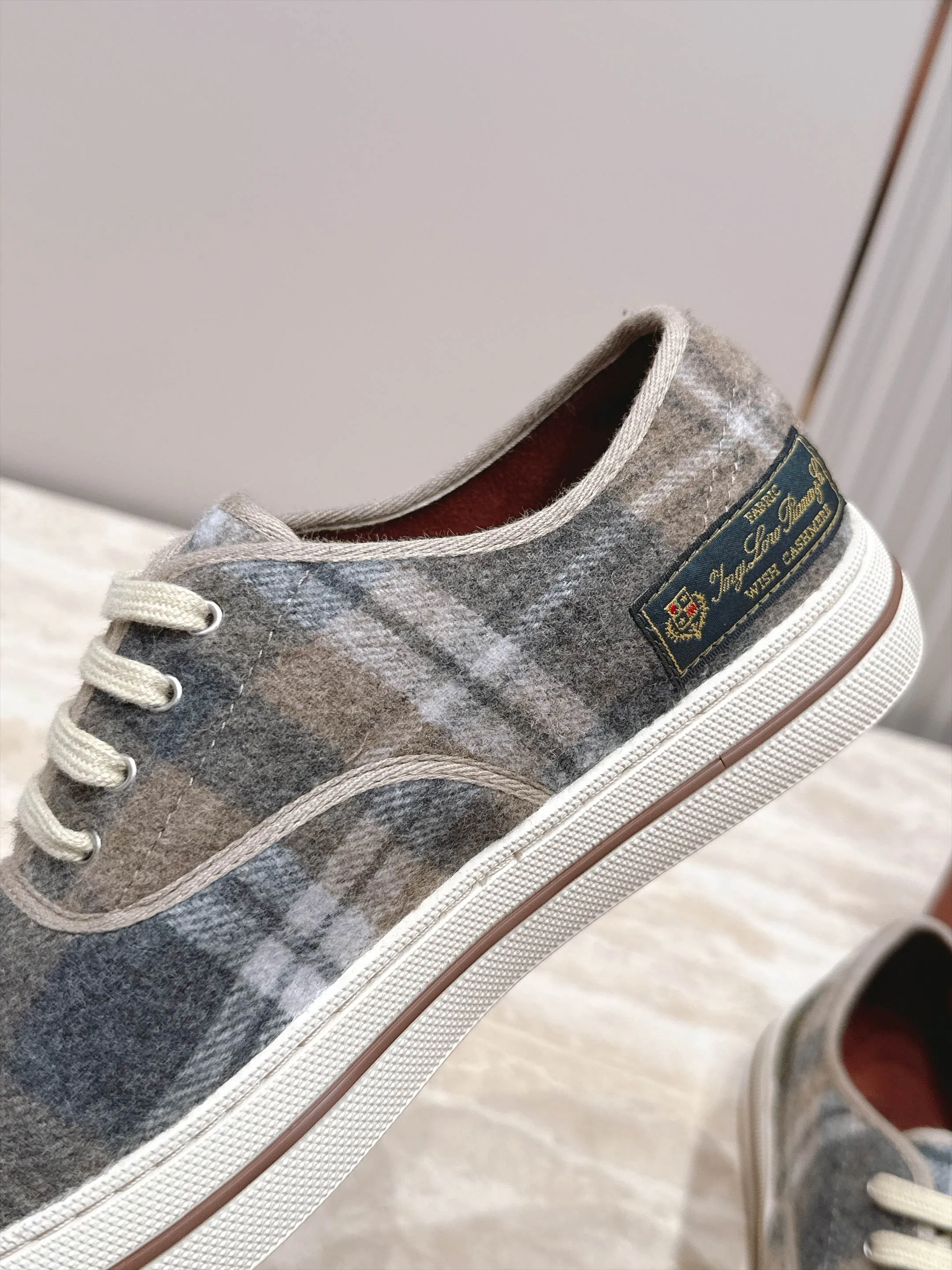 Кроссовки Женские Loro Piana 18285998