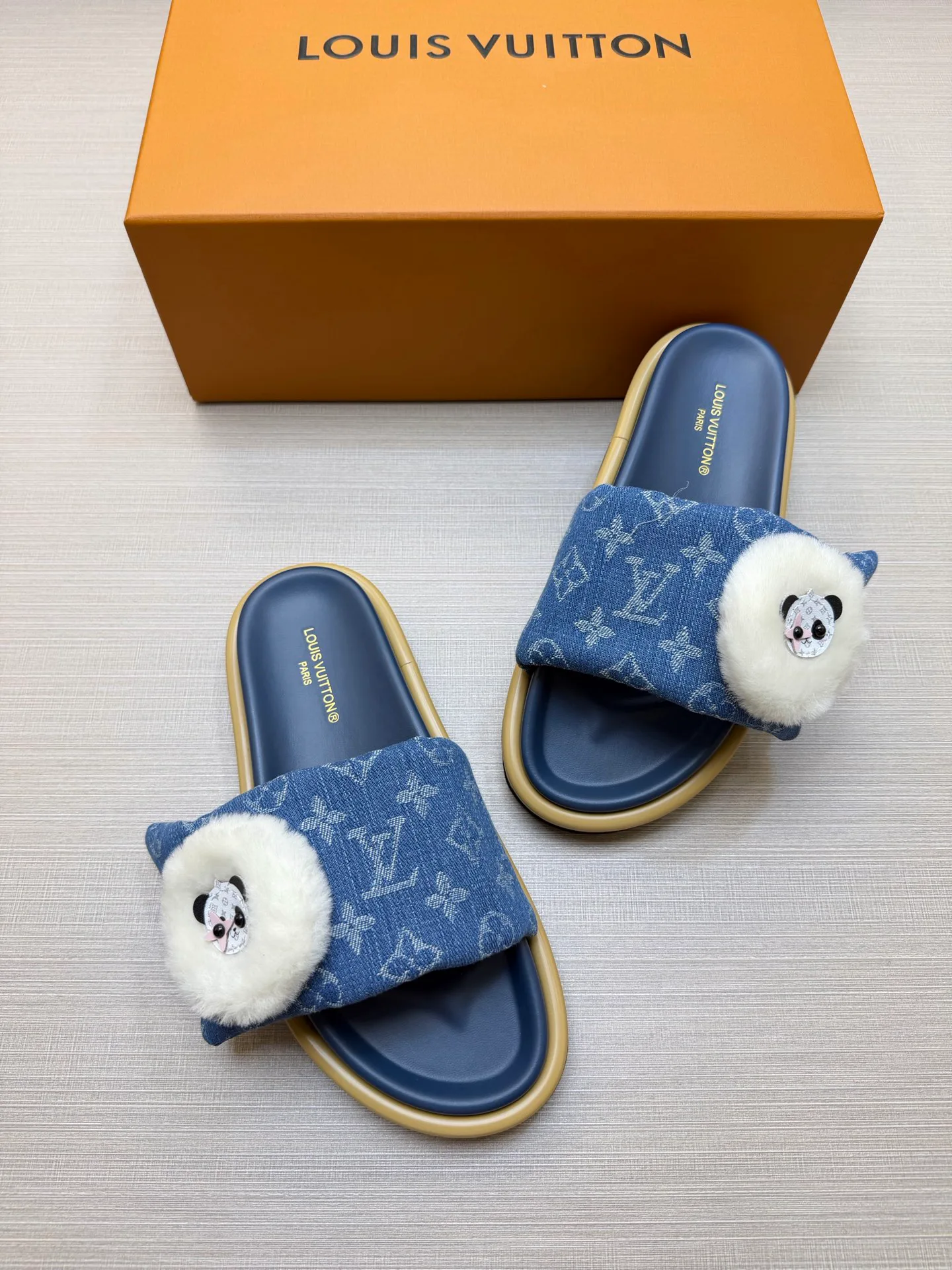Шлепанцы Женские Louis Vuitton 18011820