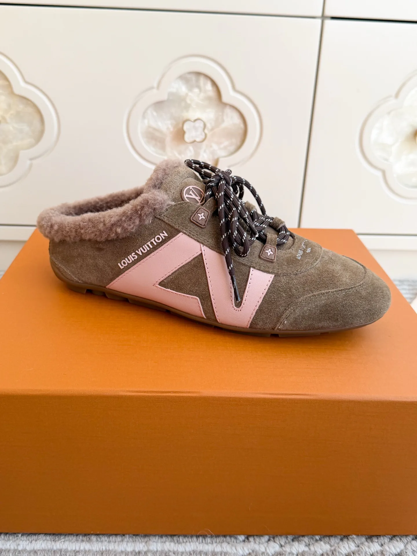Кроссовки Женские Louis Vuitton 19237326