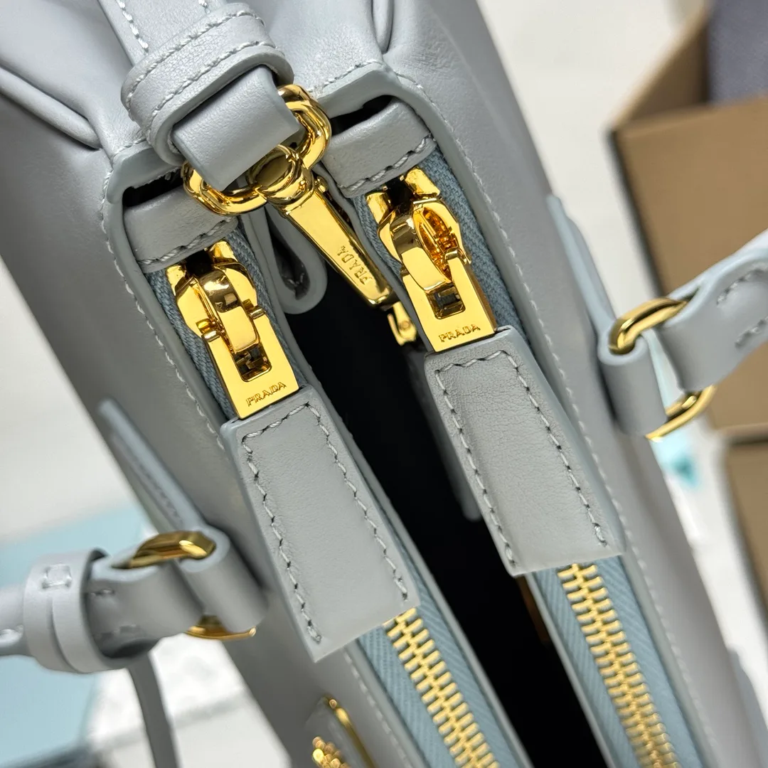 Классические Сумки Женские Prada 9872265