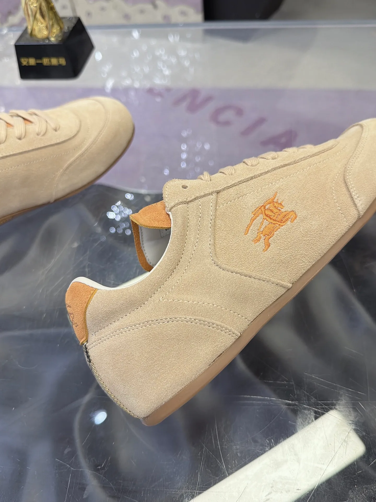 Кроссовки Женские Burberry 18025573
