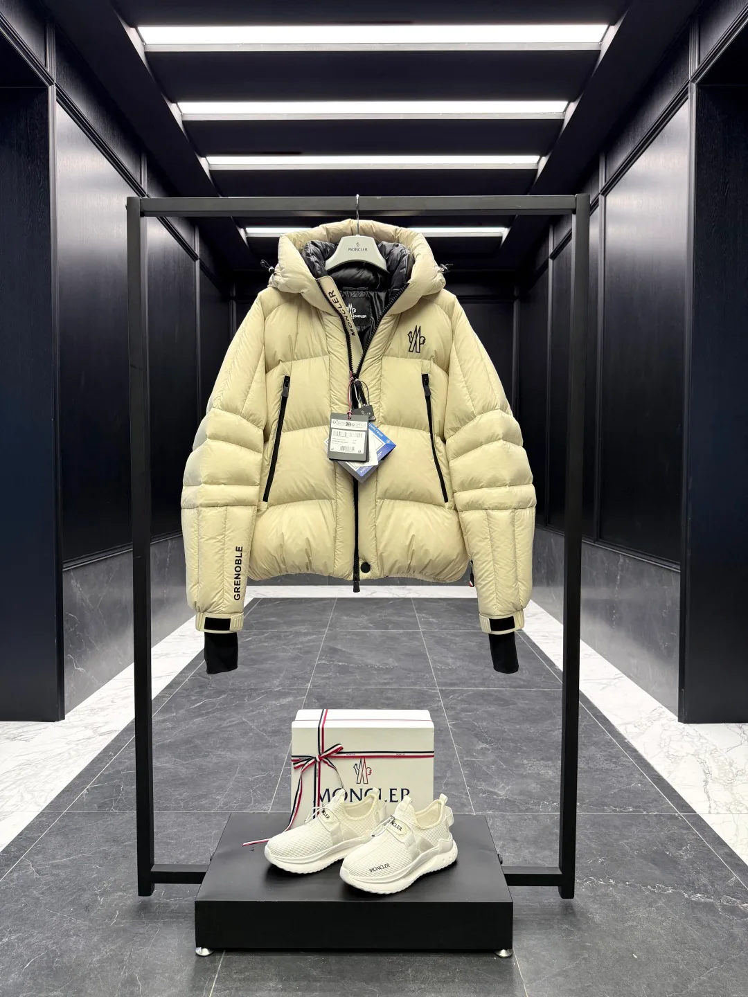 Куртки И Пуховики Мужские Moncler 938691