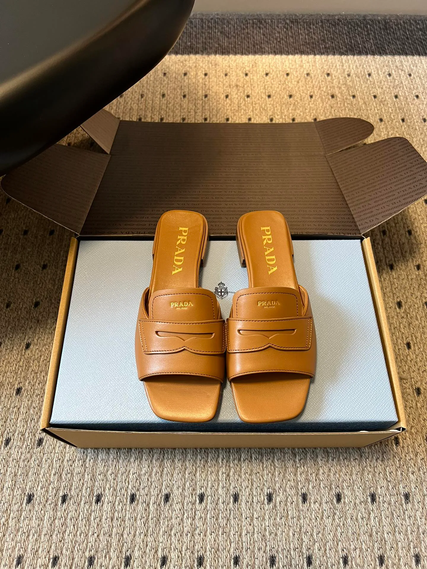 Шлепанцы Женские Prada 11754995