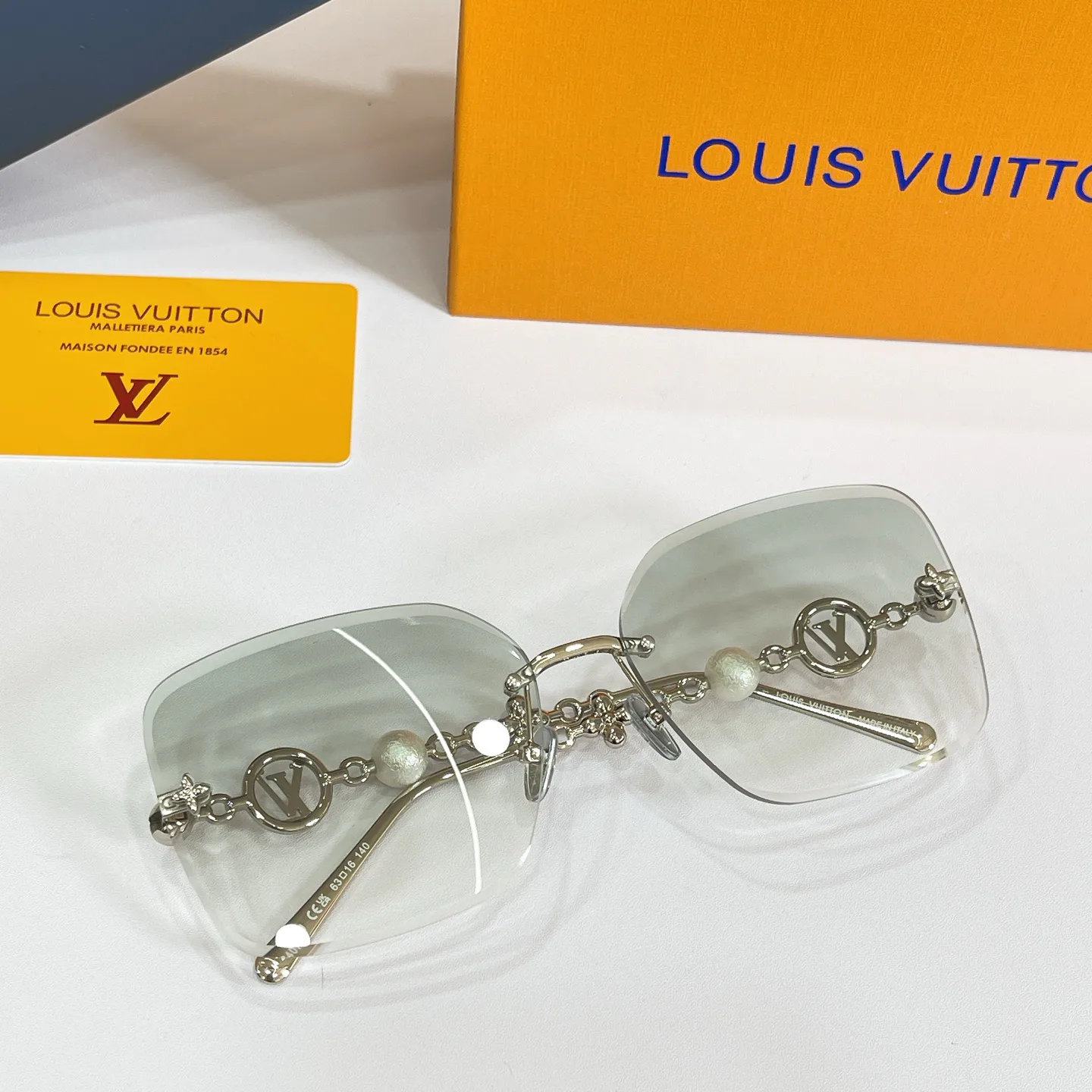 Очки Louis Vuitton 17495900