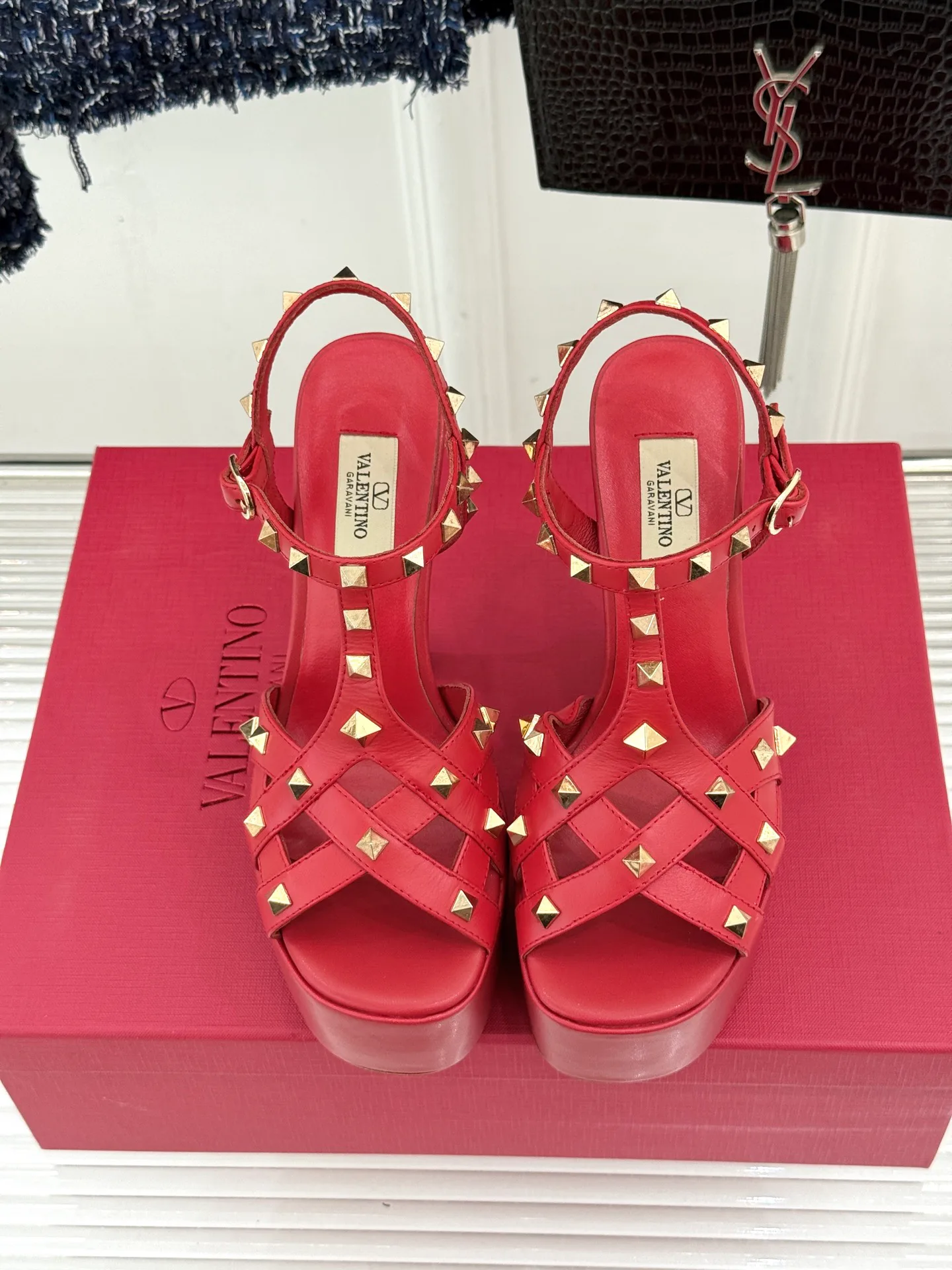 Босоножки Женские Valentino 18198295