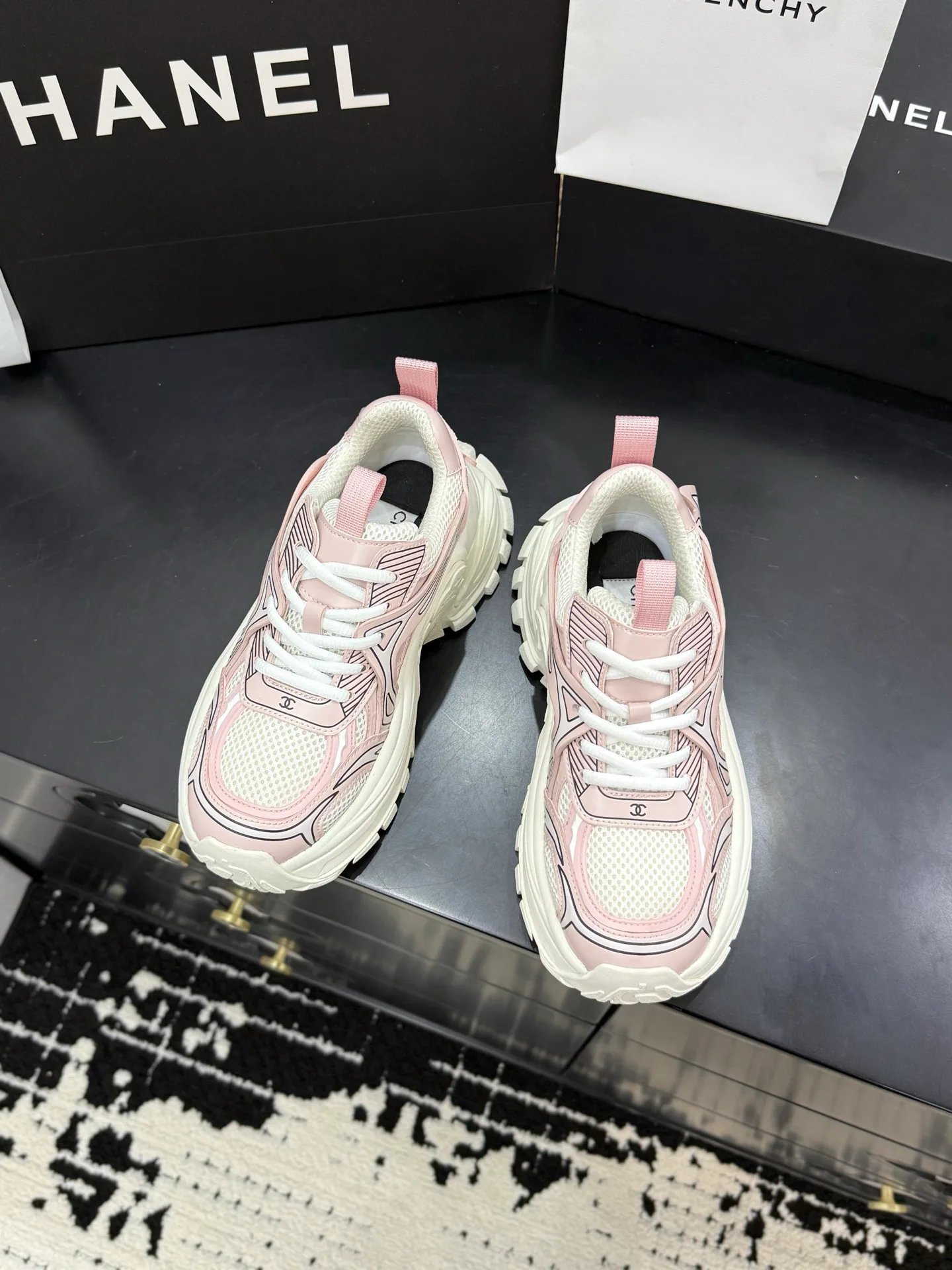Кроссовки Женские Chanel 10653190