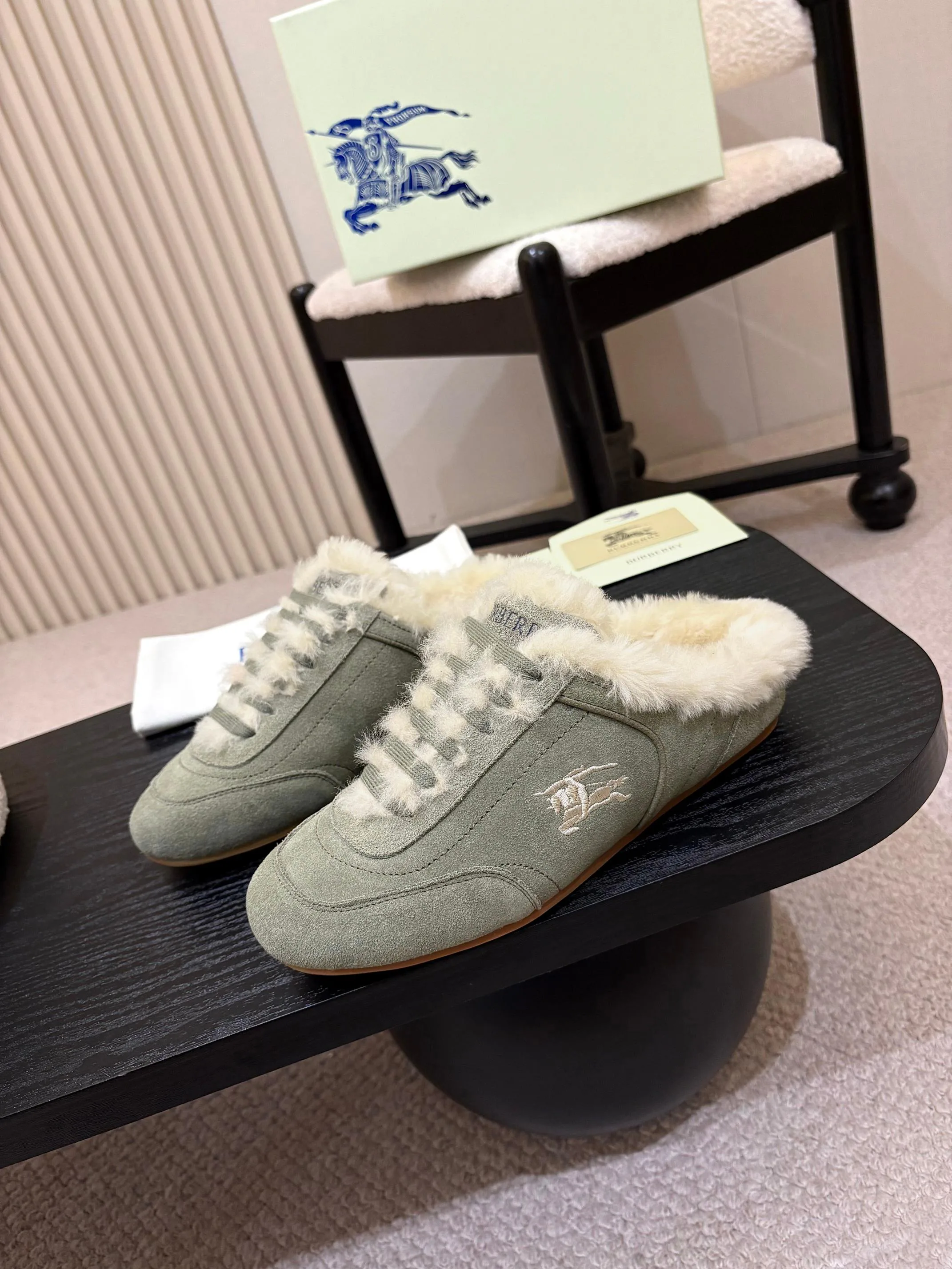 Кроссовки Женские Burberry 18703161
