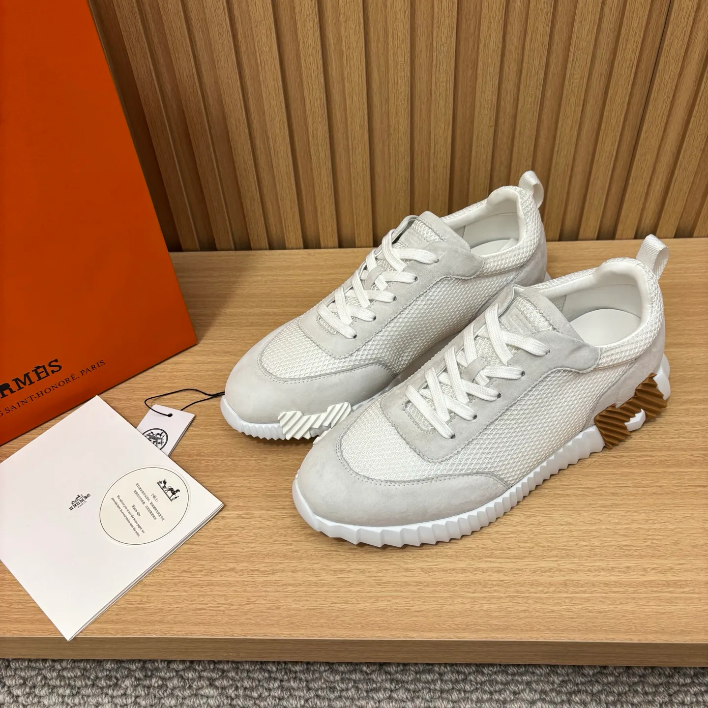 Кроссовки Женские Louis Vuitton 18438921
