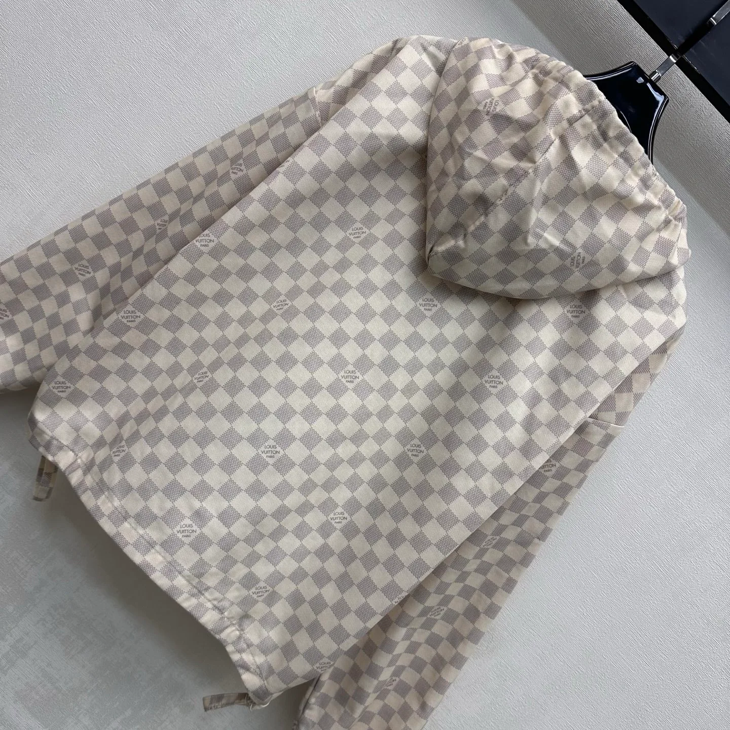 Куртки И Пуховики Женские Louis Vuitton 18228475