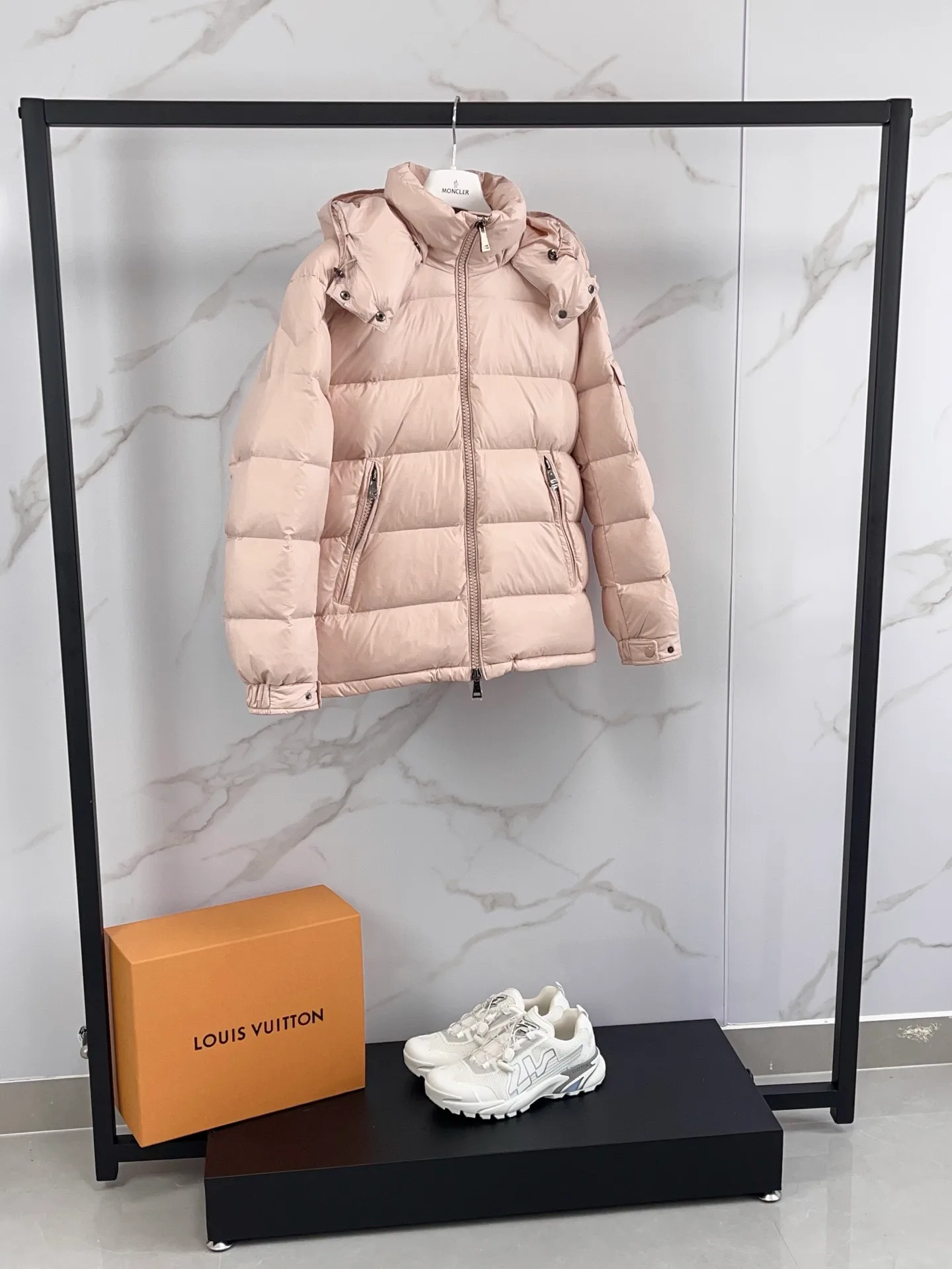 Куртки И Пуховики Женские Moncler 18391729
