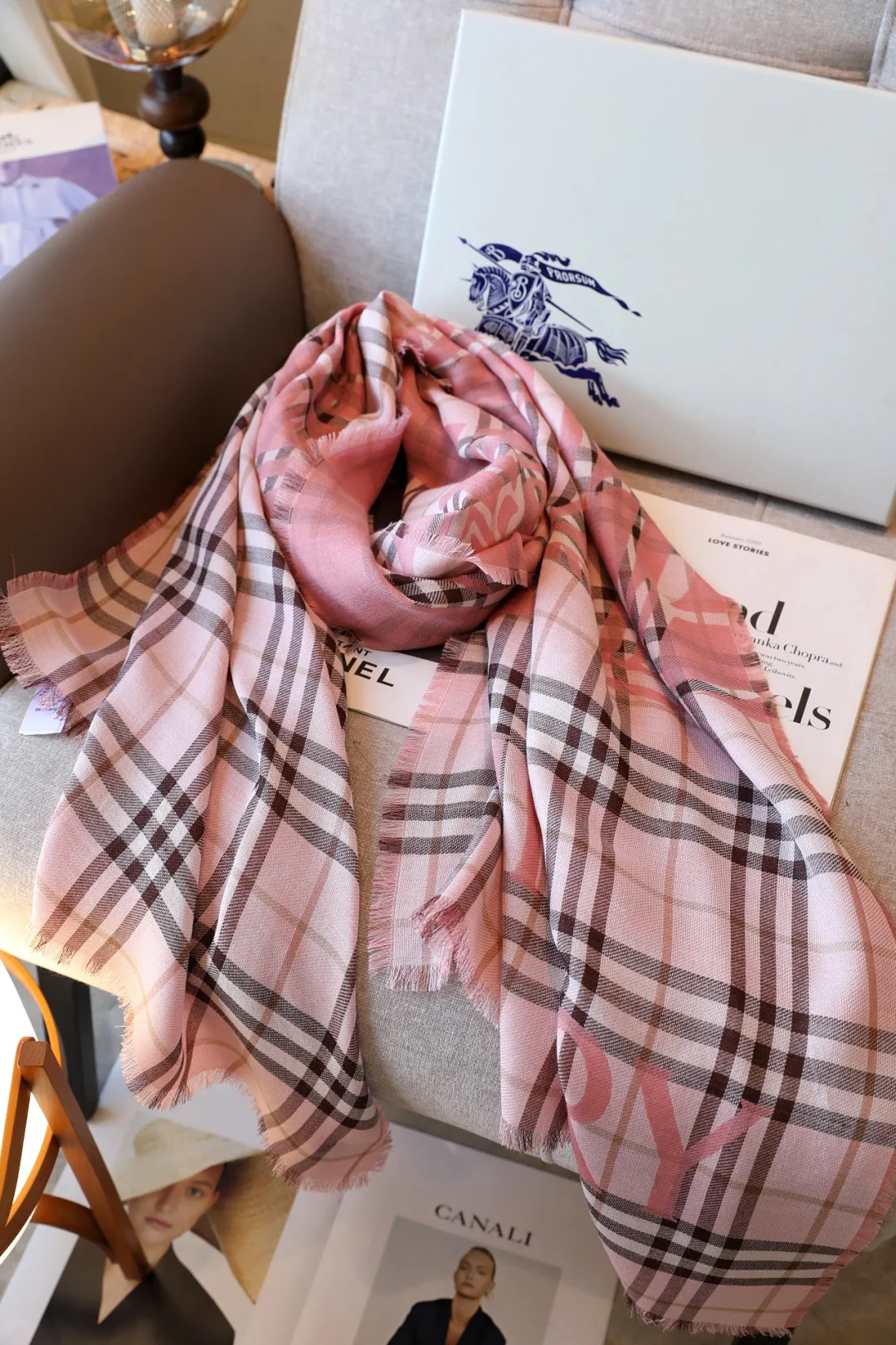 Шарфы Burberry 18618617