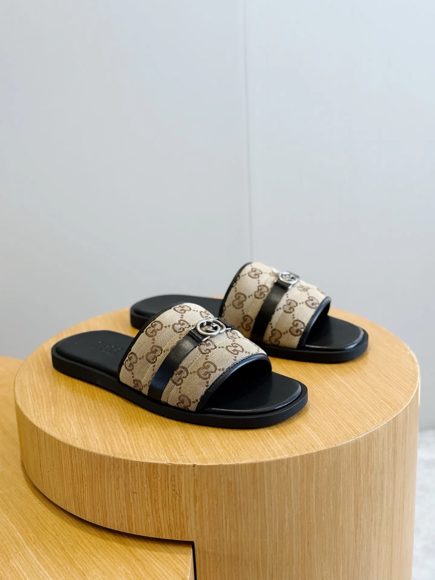 Шлепанцы Мужские Gucci 17349637