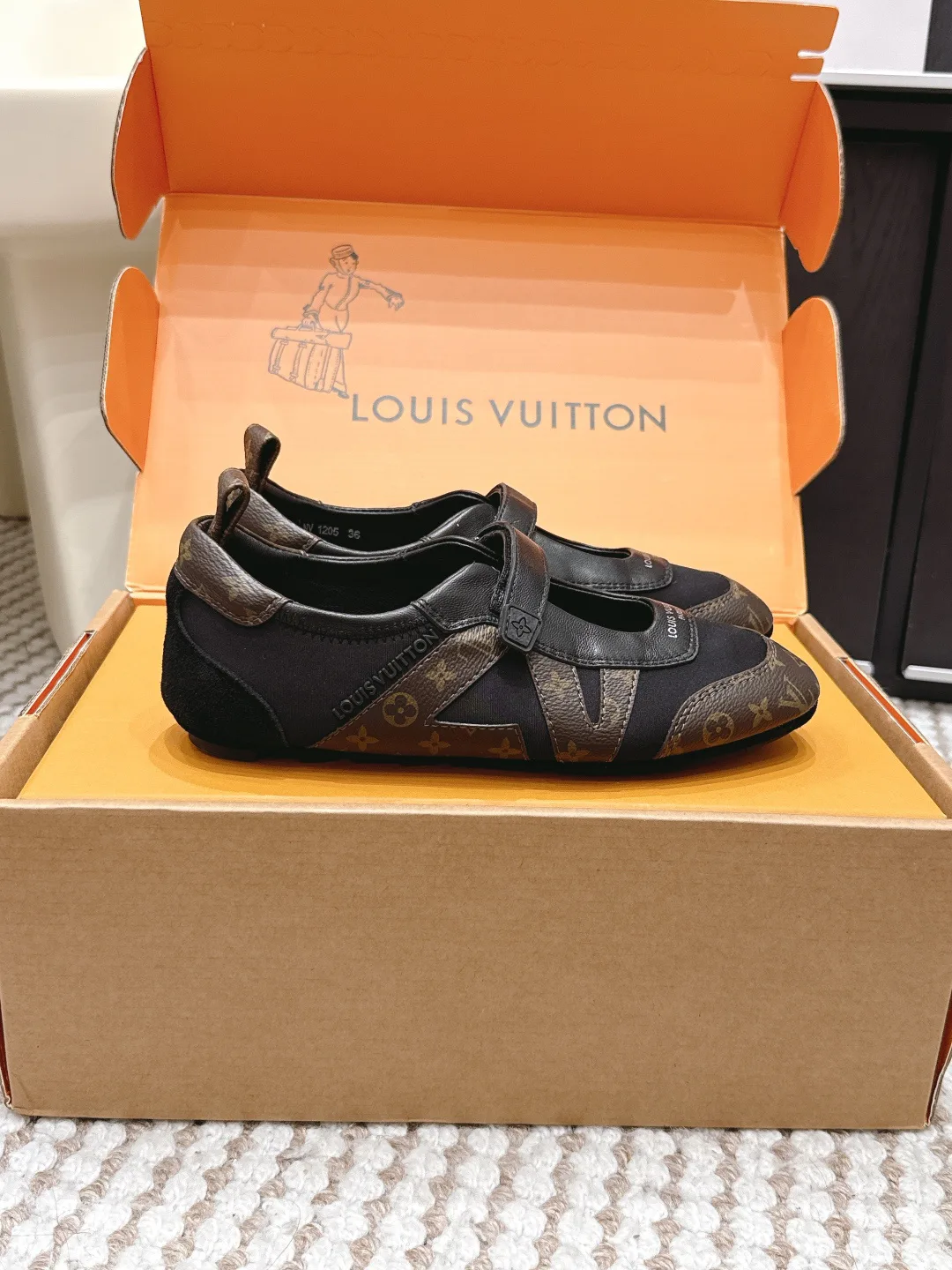 Кроссовки Женские Louis Vuitton 11518537