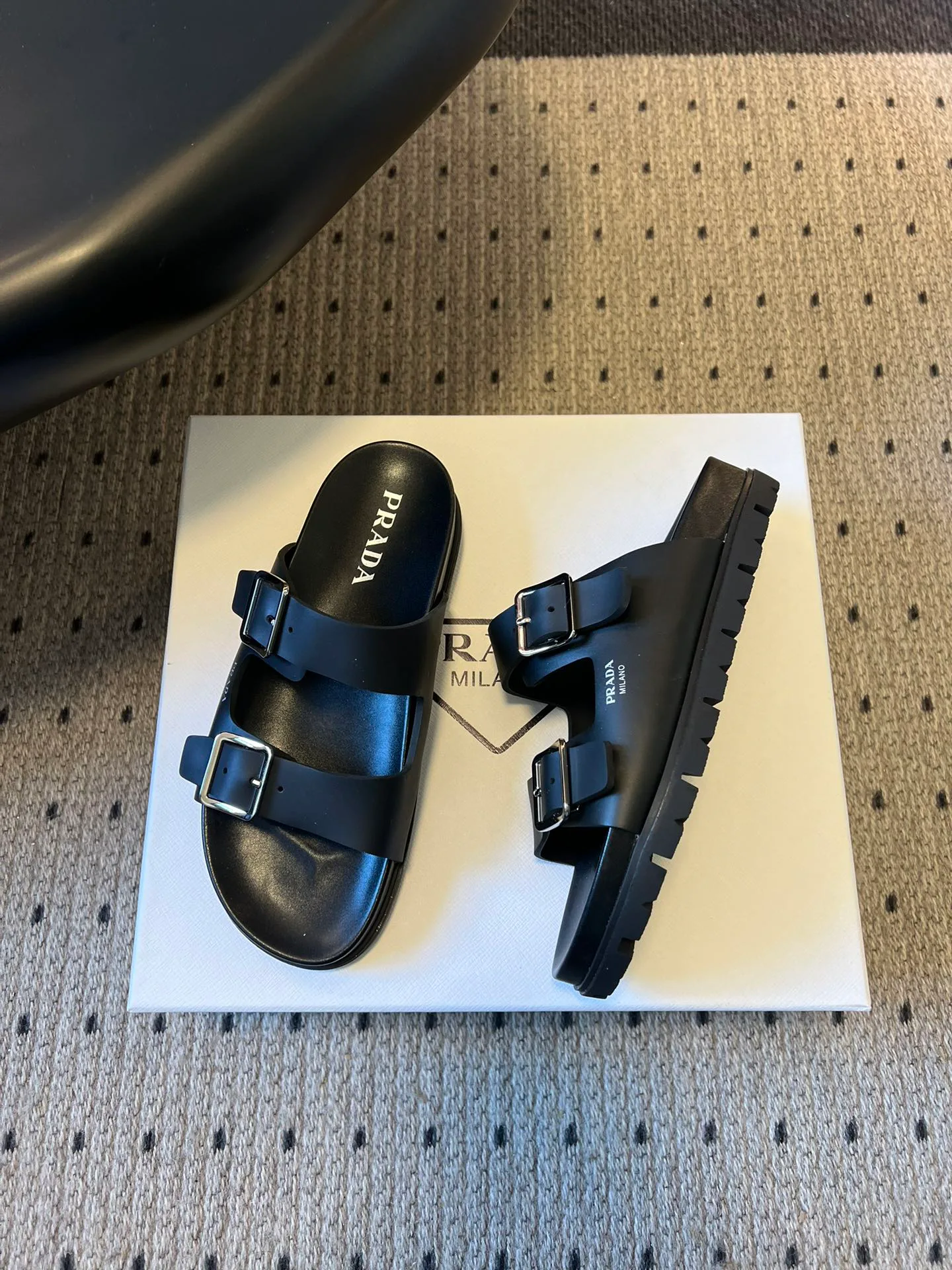 Шлепанцы Женские Prada 10660075