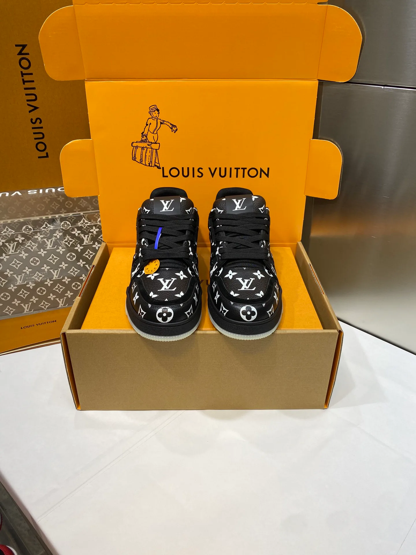 Кроссовки Женские Louis Vuitton 17969035