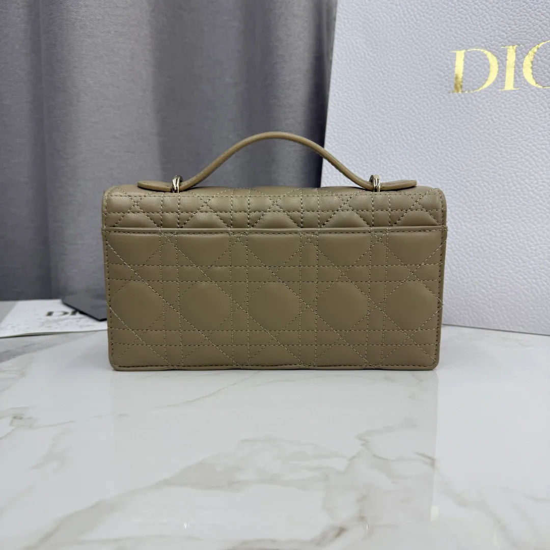 Классические Сумки Женские Christian Dior 12594767