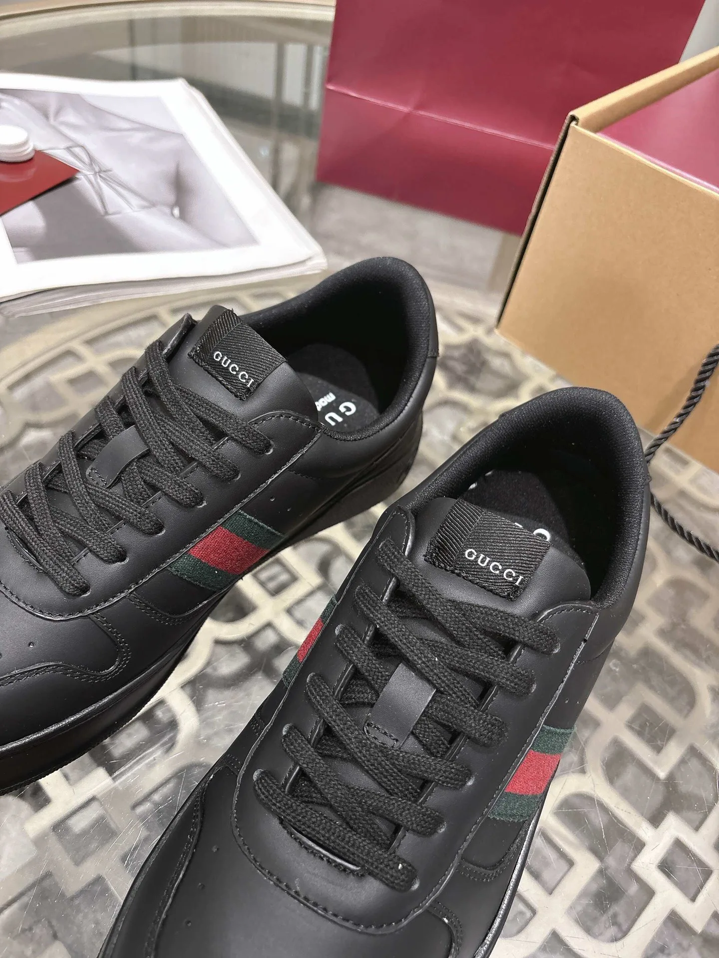 Кроссовки Женские Gucci 18369590