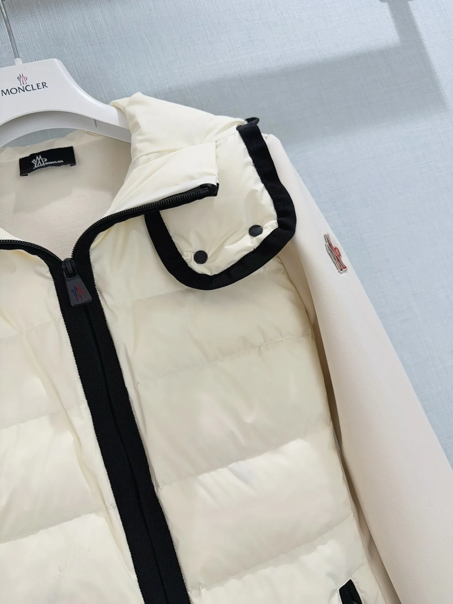 Куртки И Пуховики Женские Moncler 18474209