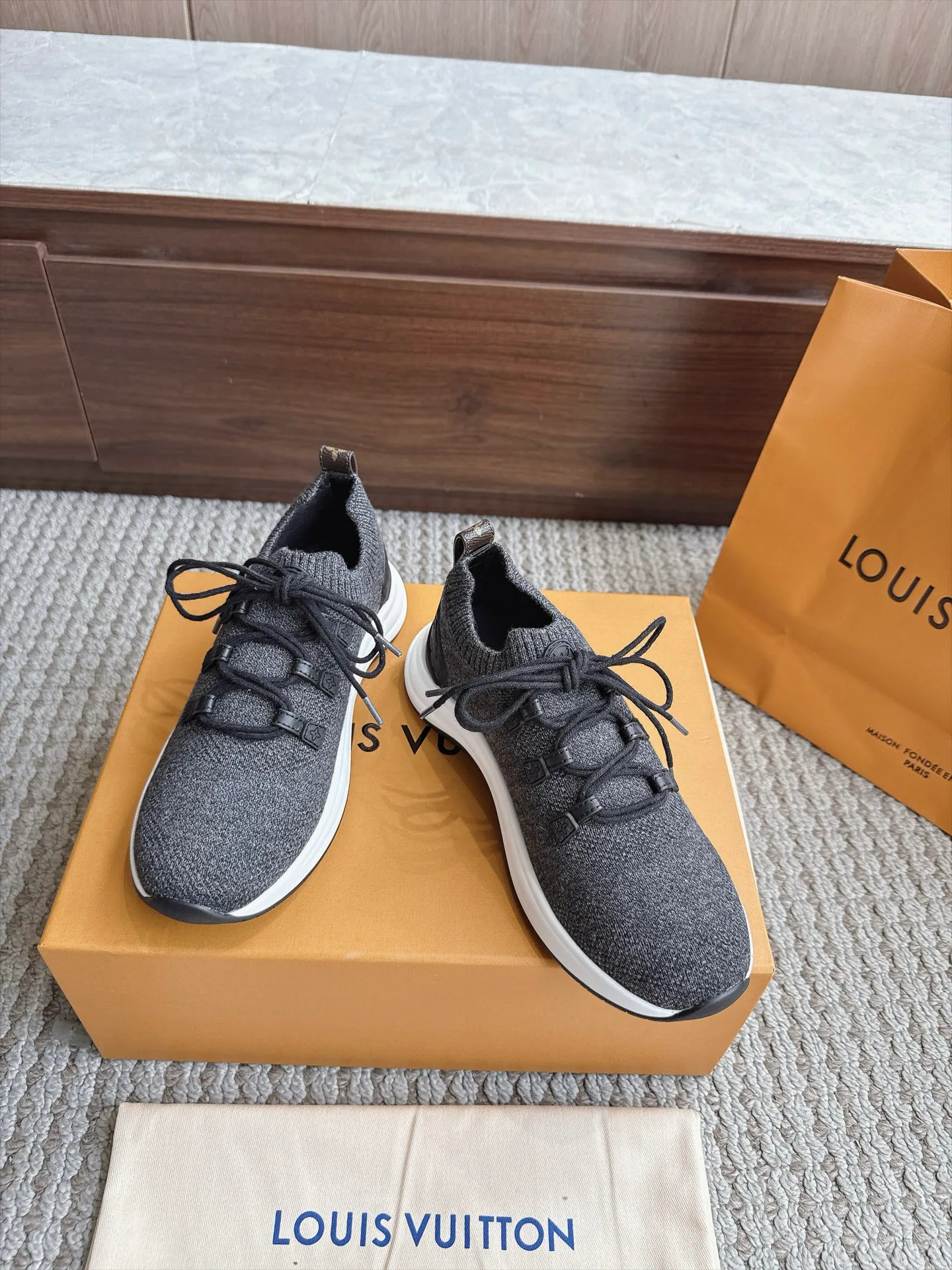 Кроссовки Женские Louis Vuitton 18333246