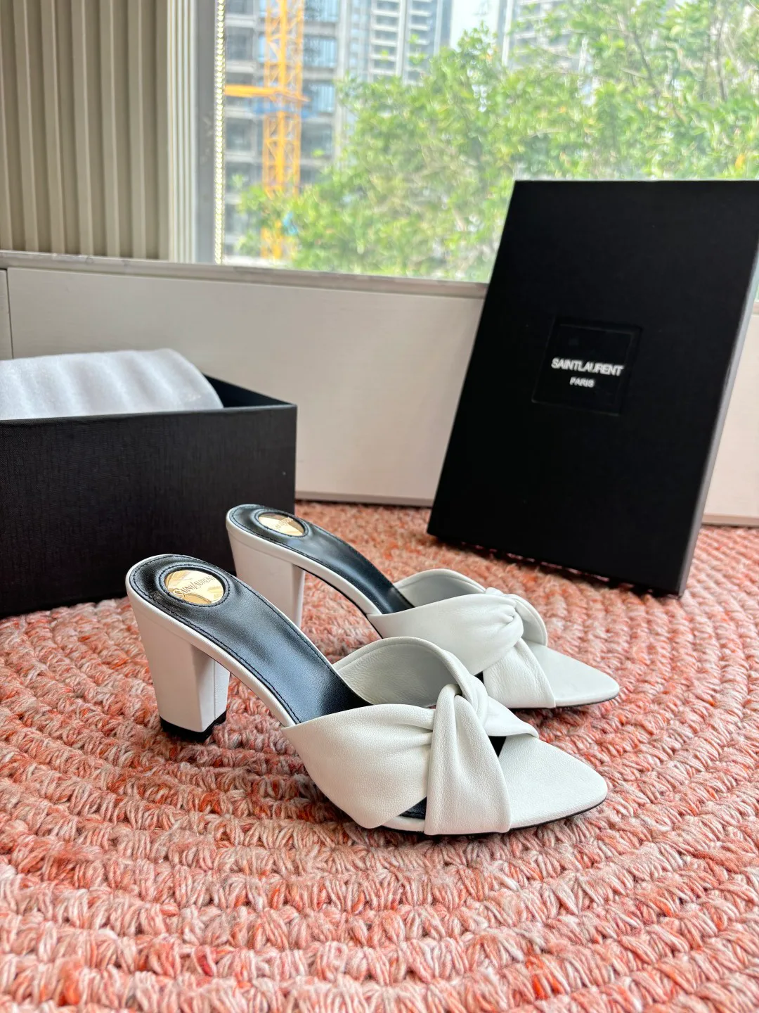 Босоножки Женские Saint Laurent 11770259