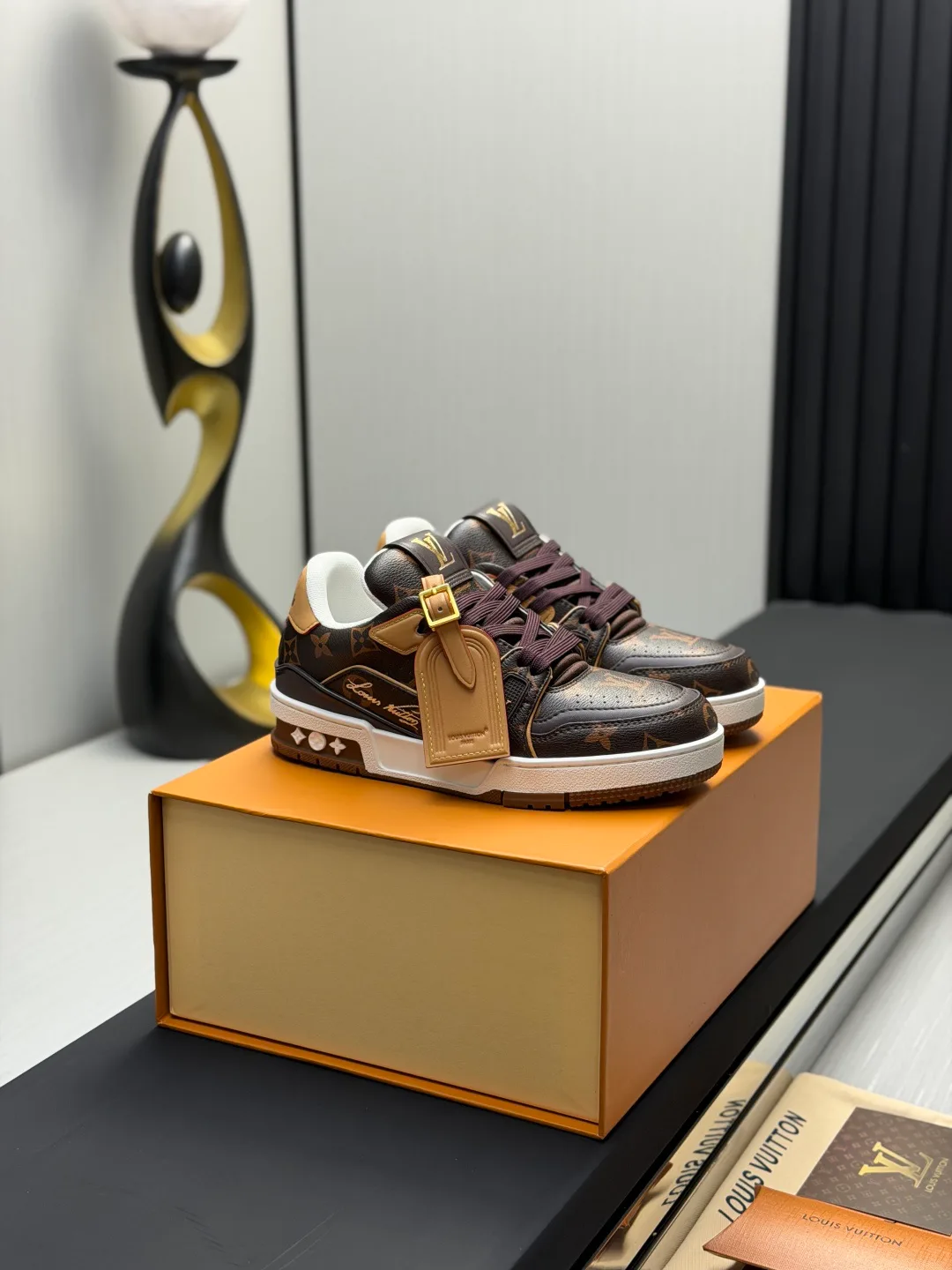 Кроссовки Женские Louis Vuitton 18011586