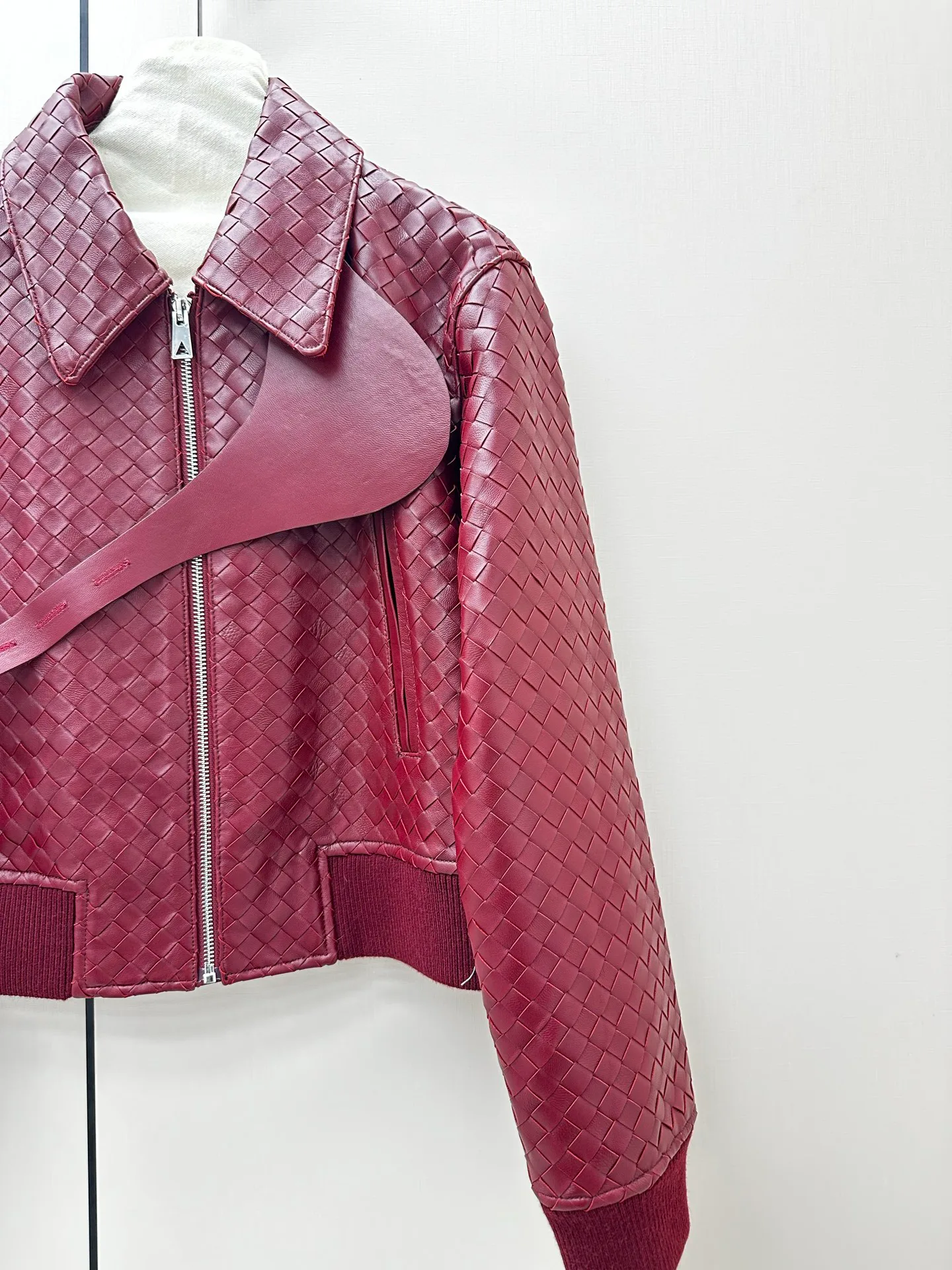 Кожаные Куртки И Дублёнки Женские Bottega Veneta 17547159