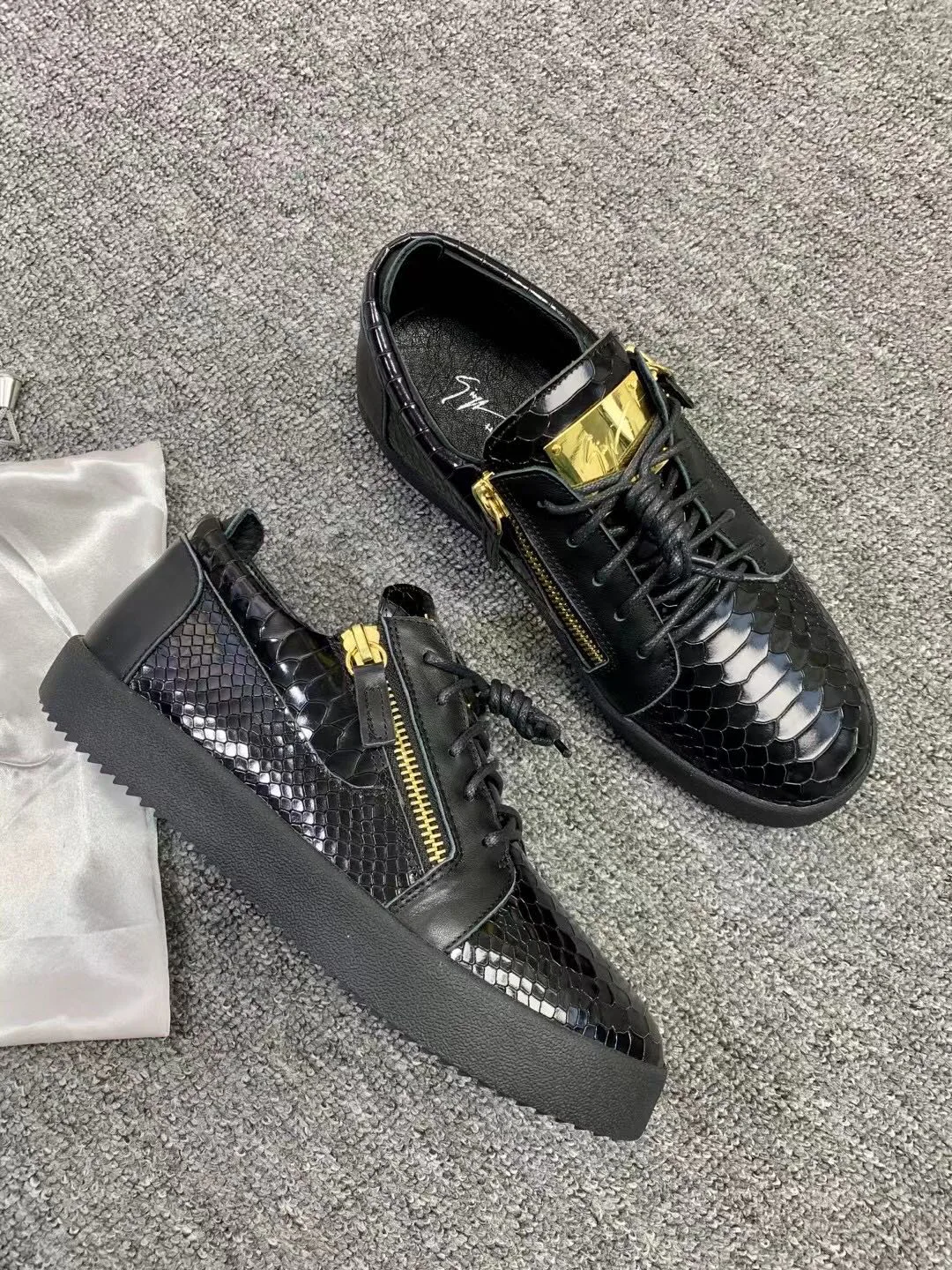 Кроссовки Женские Giuseppe Zanotti 17955596