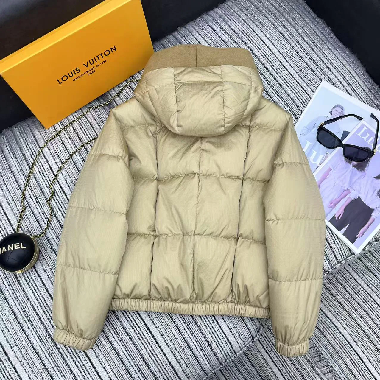 Куртки И Пуховики Женские Louis Vuitton 19714326