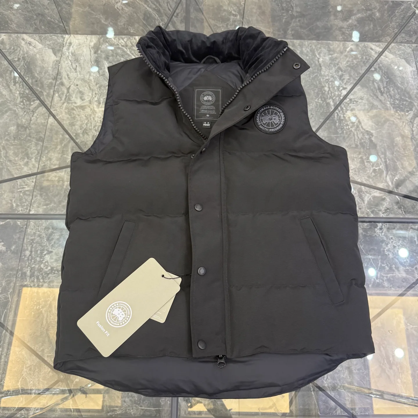 Жилеты Женские Canada Goose 17949424