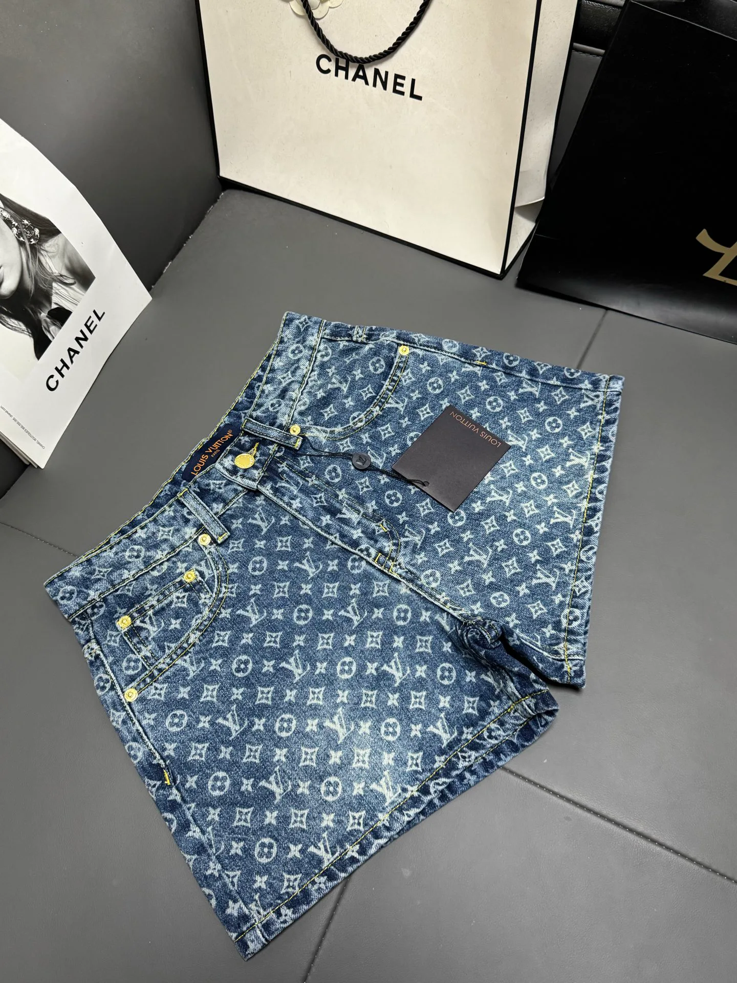 Шорты Женские Louis Vuitton 6056906