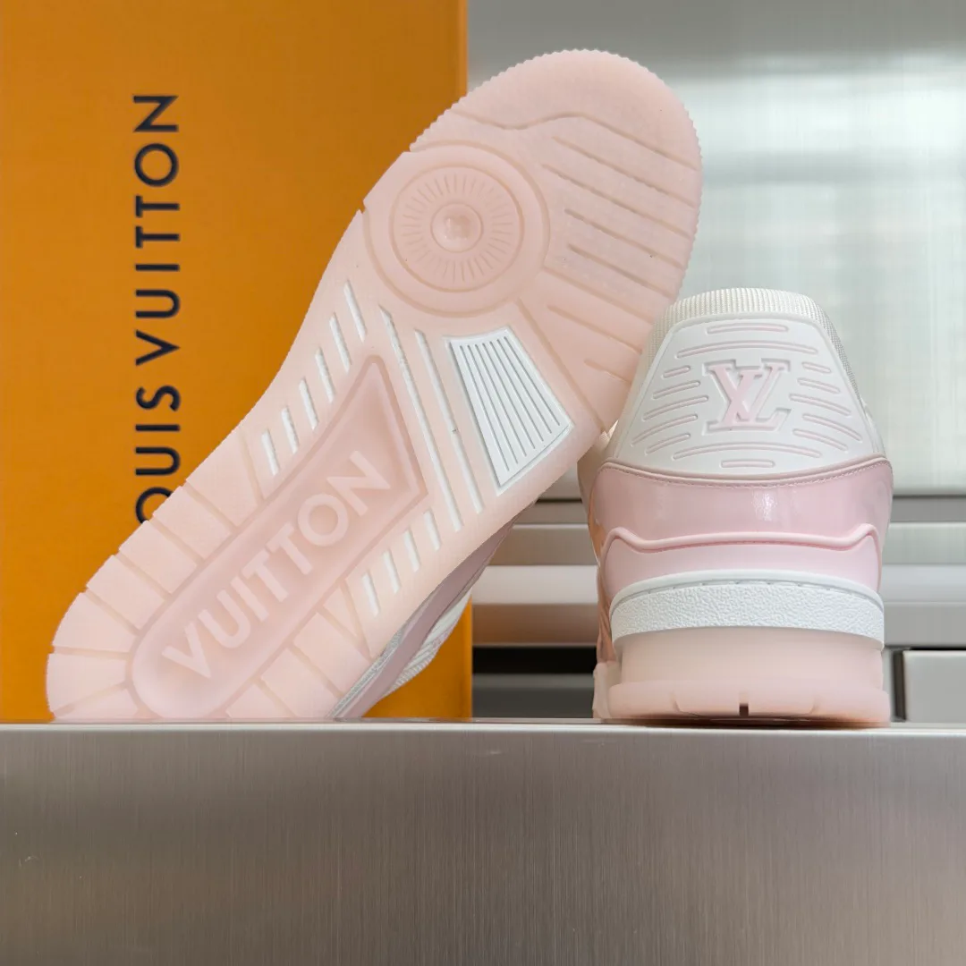 Кроссовки Женские Louis Vuitton 17483692