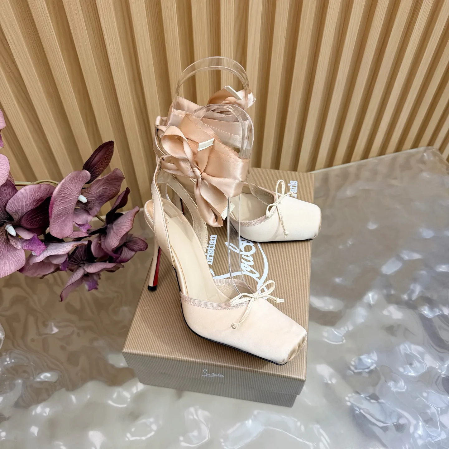 Туфли Женские Christian Louboutin 9396026