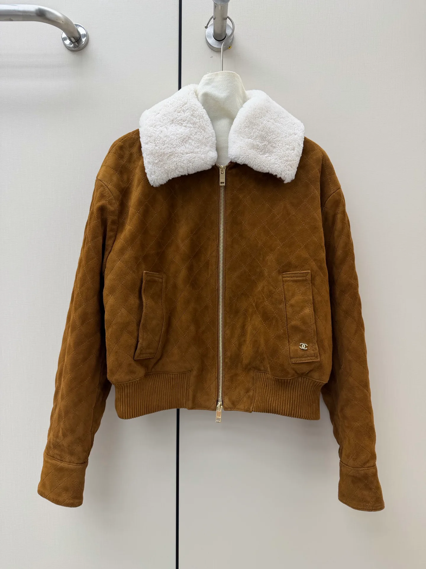 Кожаные Куртки И Дублёнки Женские Chanel 18992591