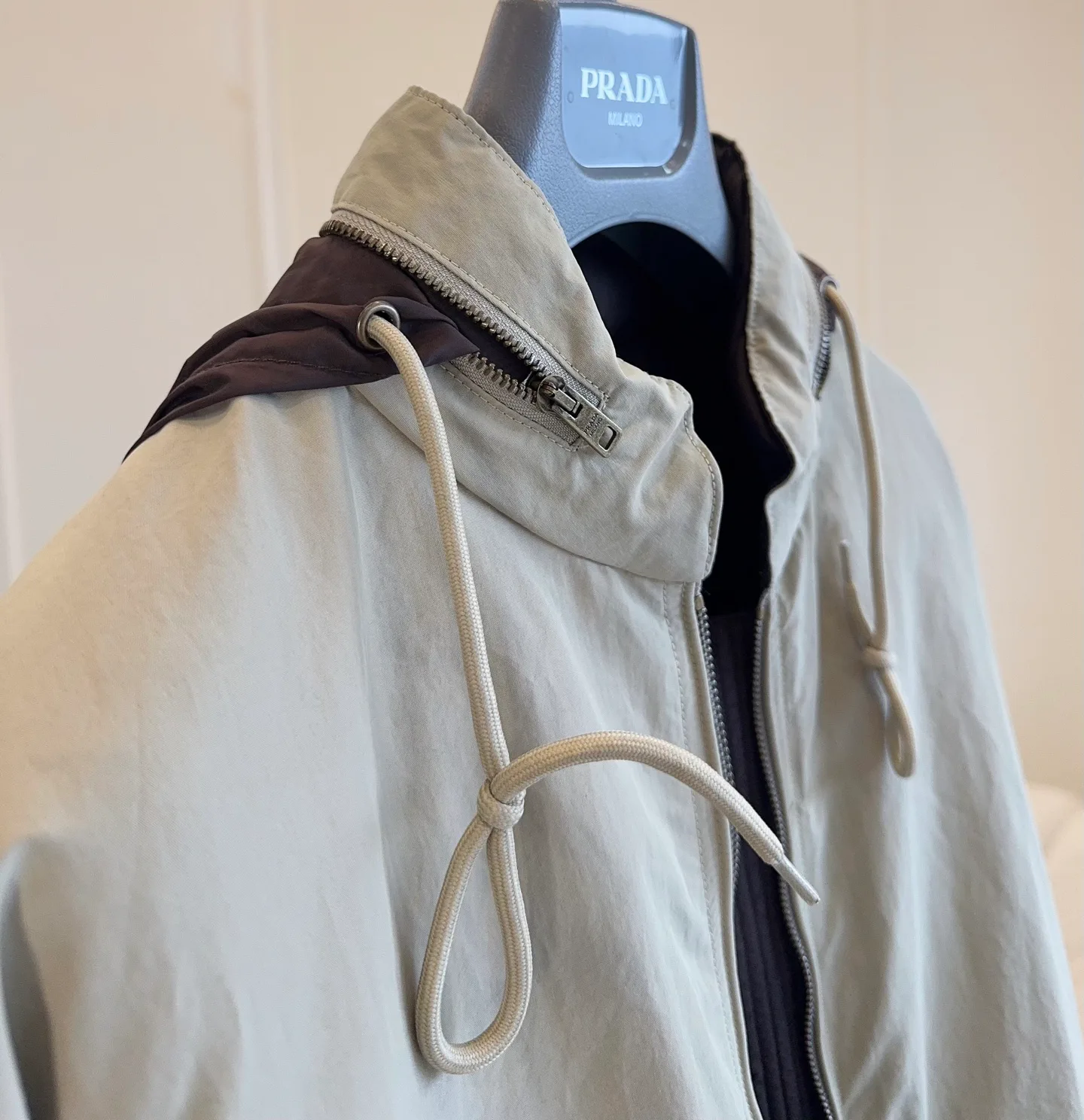Куртки И Пуховики Женские Prada 18689569