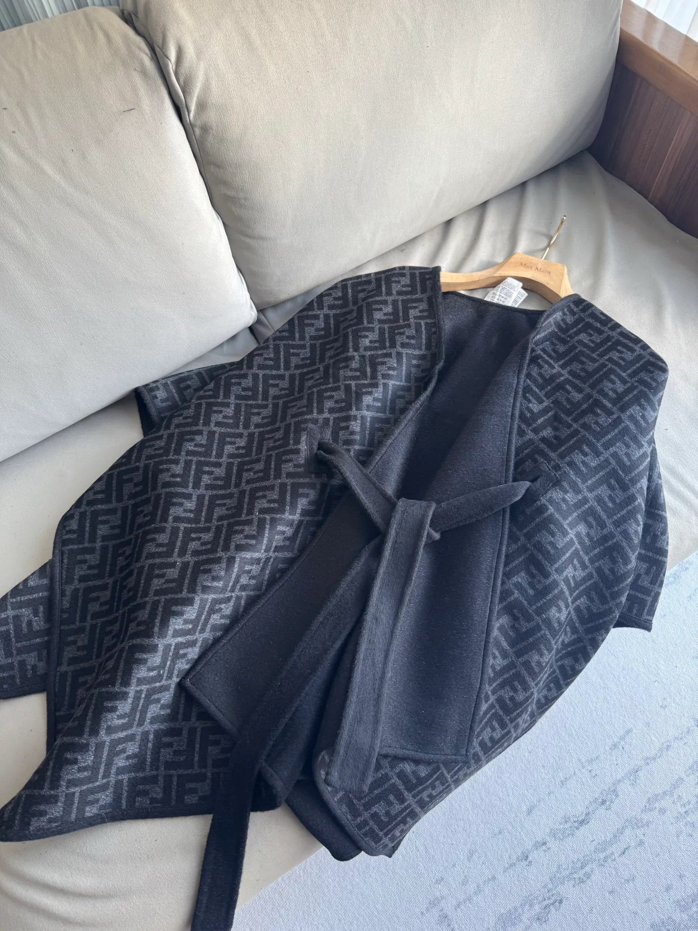 Пальто Женские Fendi 18361622